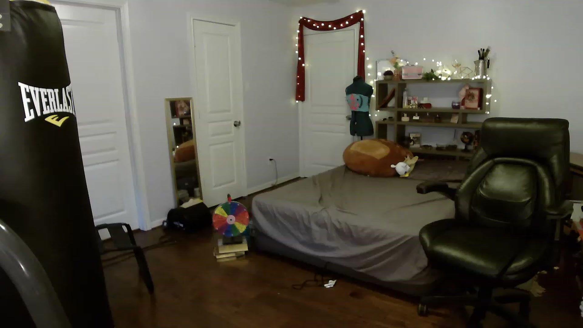Gallery image thumbnail from Bunnydathug's myfreecams stream on, 04/07/2023, 18:15 image 6 of 20