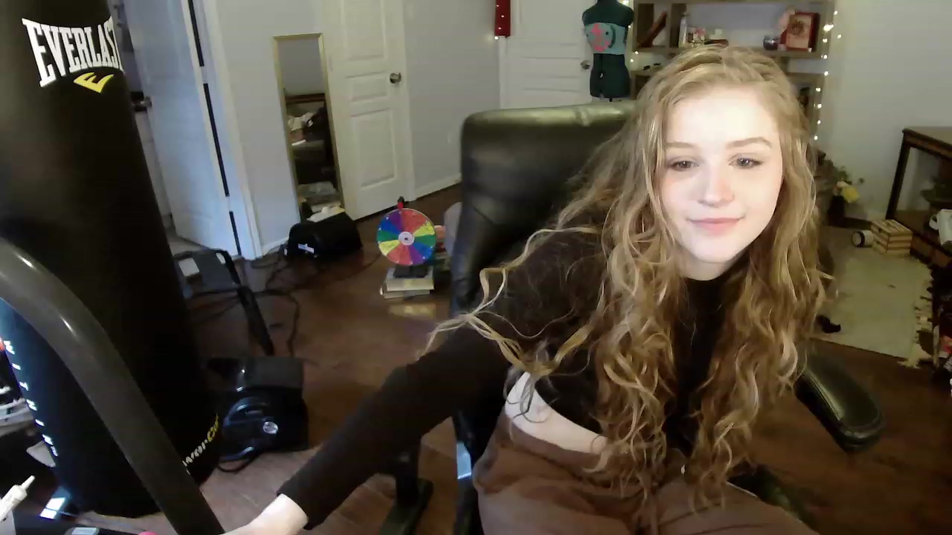 Gallery image thumbnail from Bunnydathug's myfreecams stream on, 04/08/2023, 15:51 image 15 of 20