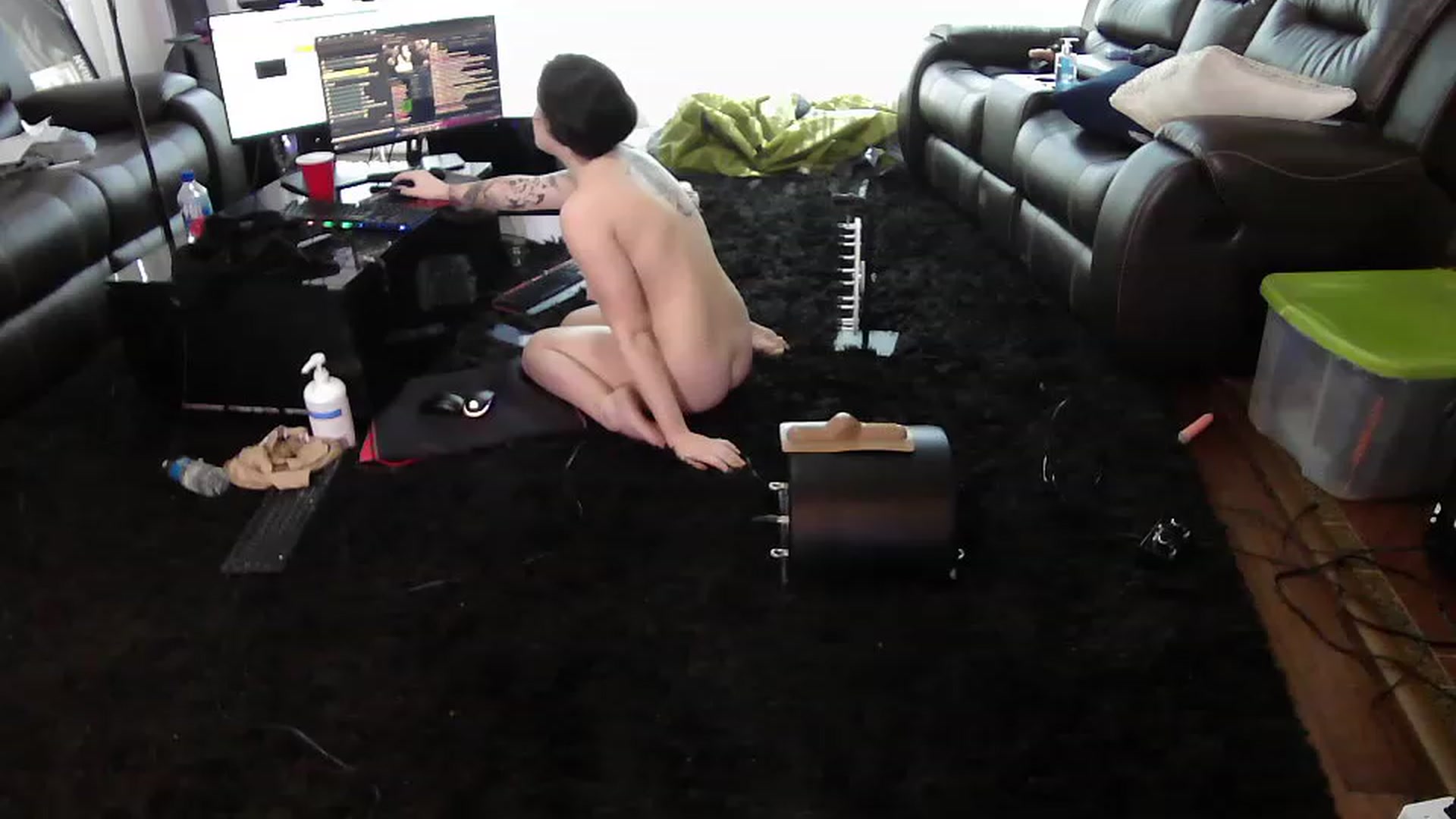 Gallery image thumbnail from Bunnydathug's myfreecams stream on, 04/12/2023, 19:13 image 9 of 20
