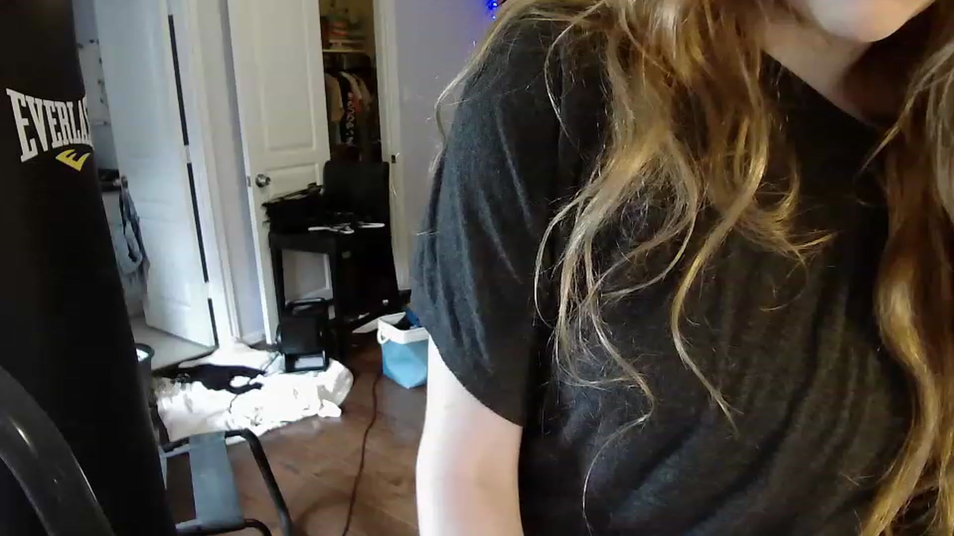 Gallery image thumbnail from Bunnydathug's myfreecams stream on, 04/14/2023, 16:03 image 17 of 20
