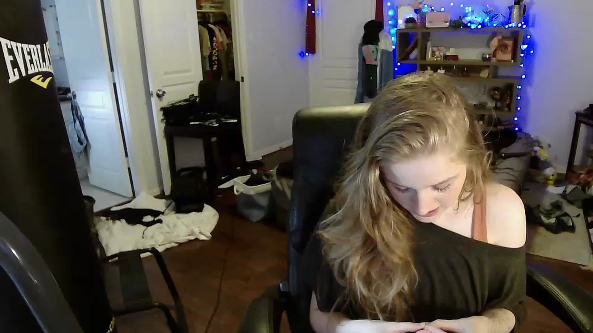 Gallery image thumbnail from Bunnydathug's myfreecams stream on, 04/14/2023, 16:03 image 11 of 20