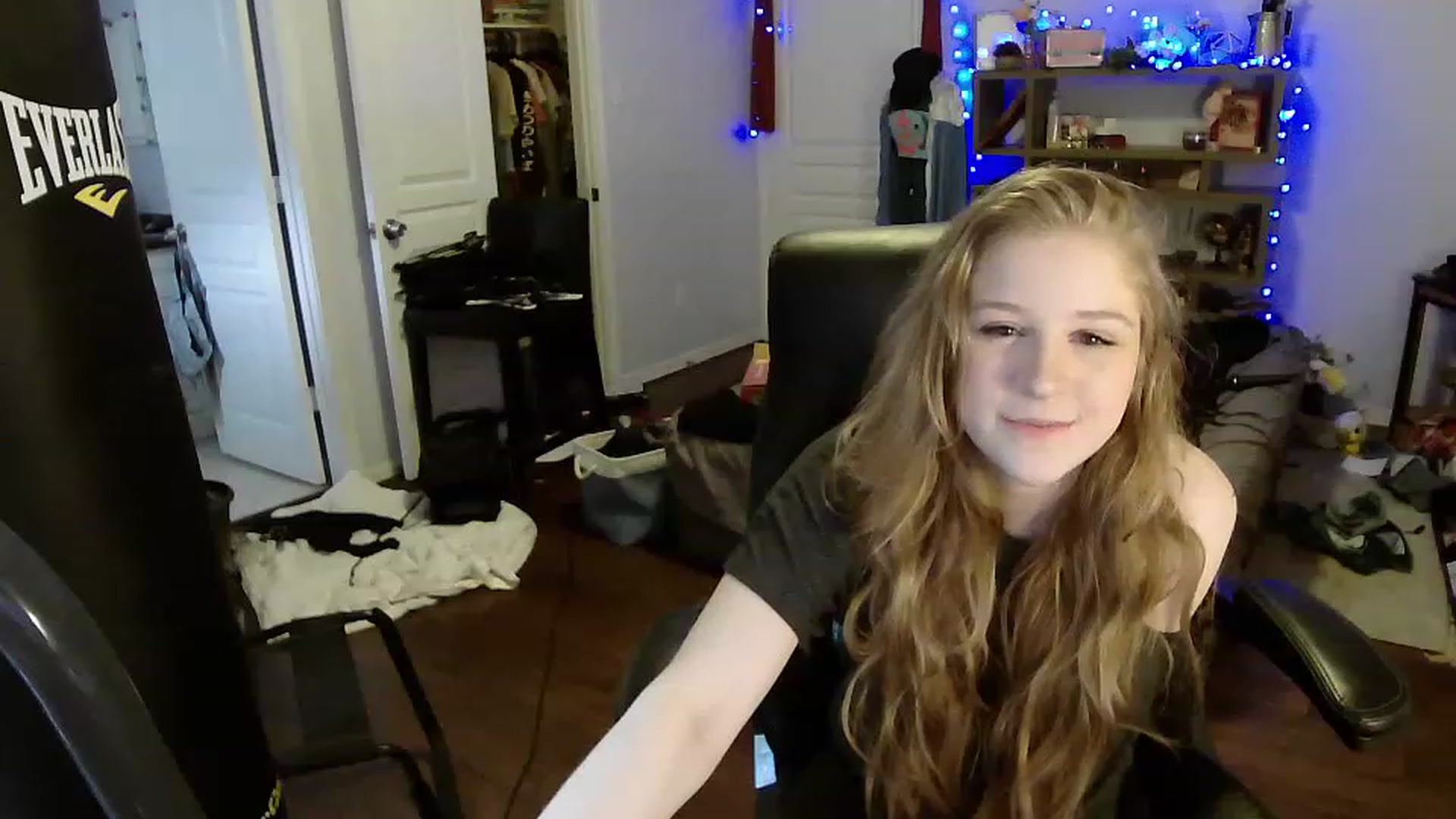 Gallery image thumbnail from Bunnydathug's myfreecams stream on, 04/14/2023, 16:03 image 14 of 20