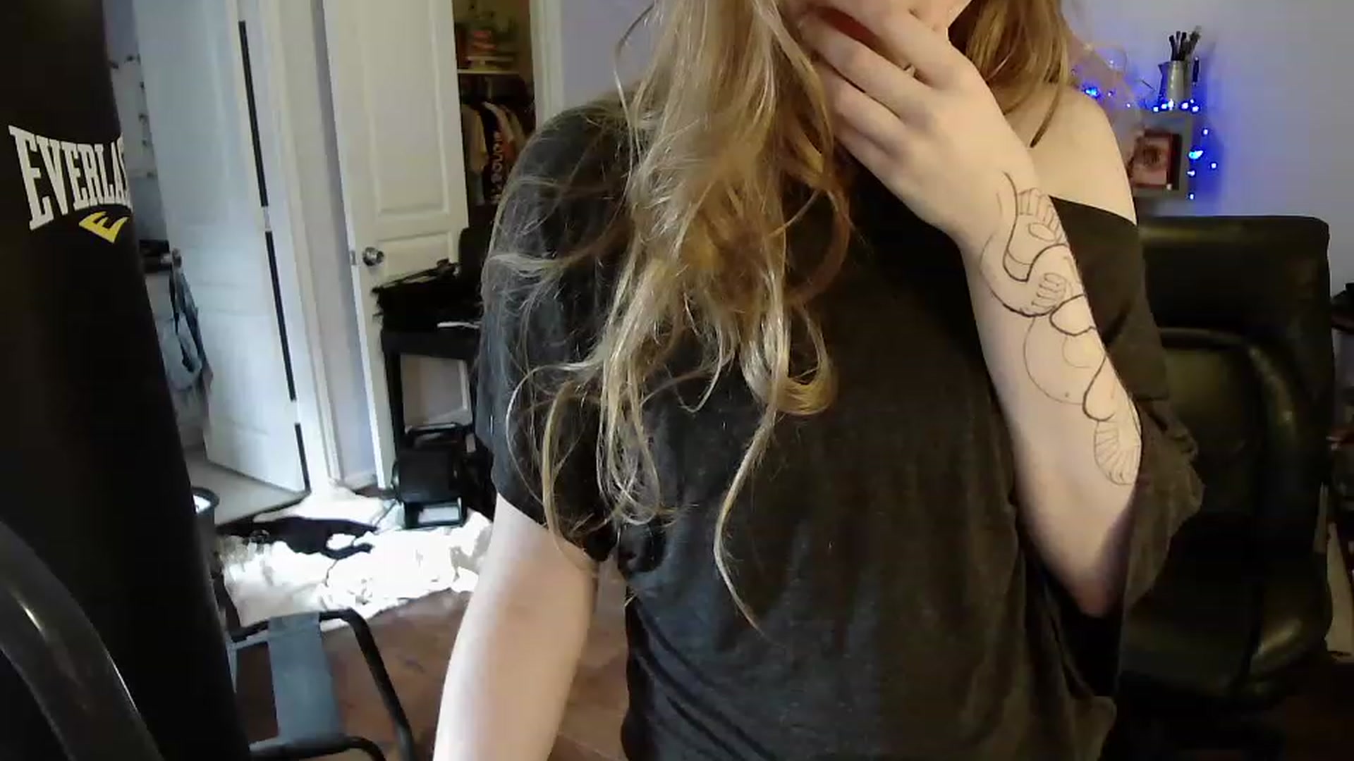 Gallery image thumbnail from Bunnydathug's myfreecams stream on, 04/14/2023, 16:03 image 19 of 20