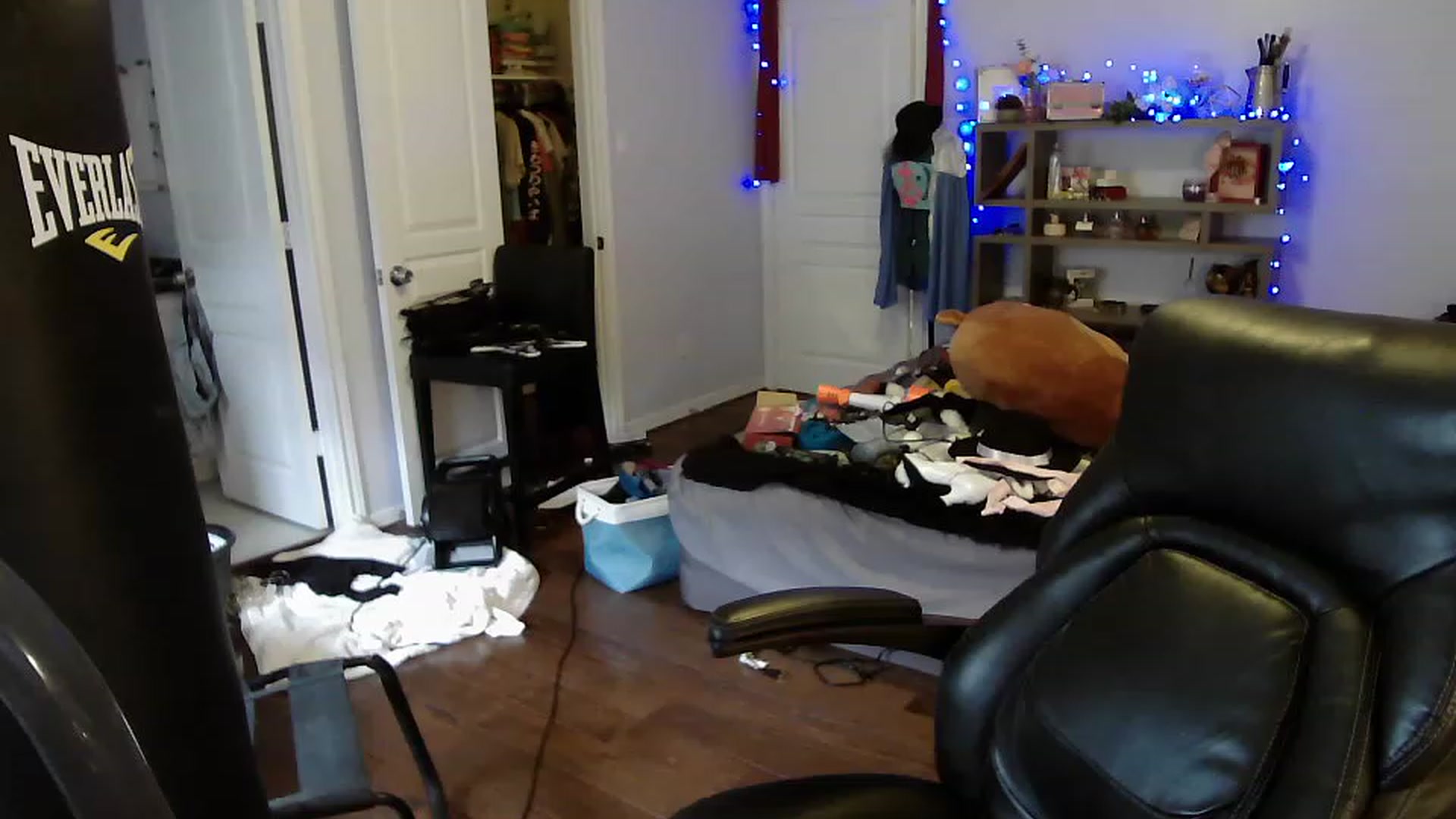 Gallery image thumbnail from Bunnydathug's myfreecams stream on, 04/14/2023, 16:34 image 2 of 20