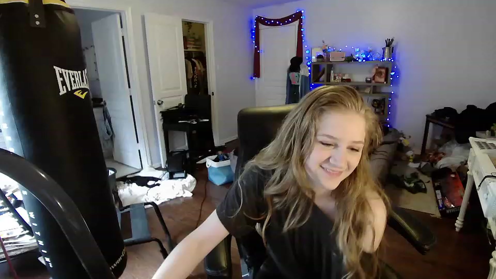 Gallery image thumbnail from Bunnydathug's myfreecams stream on, 04/14/2023, 16:34 image 17 of 20