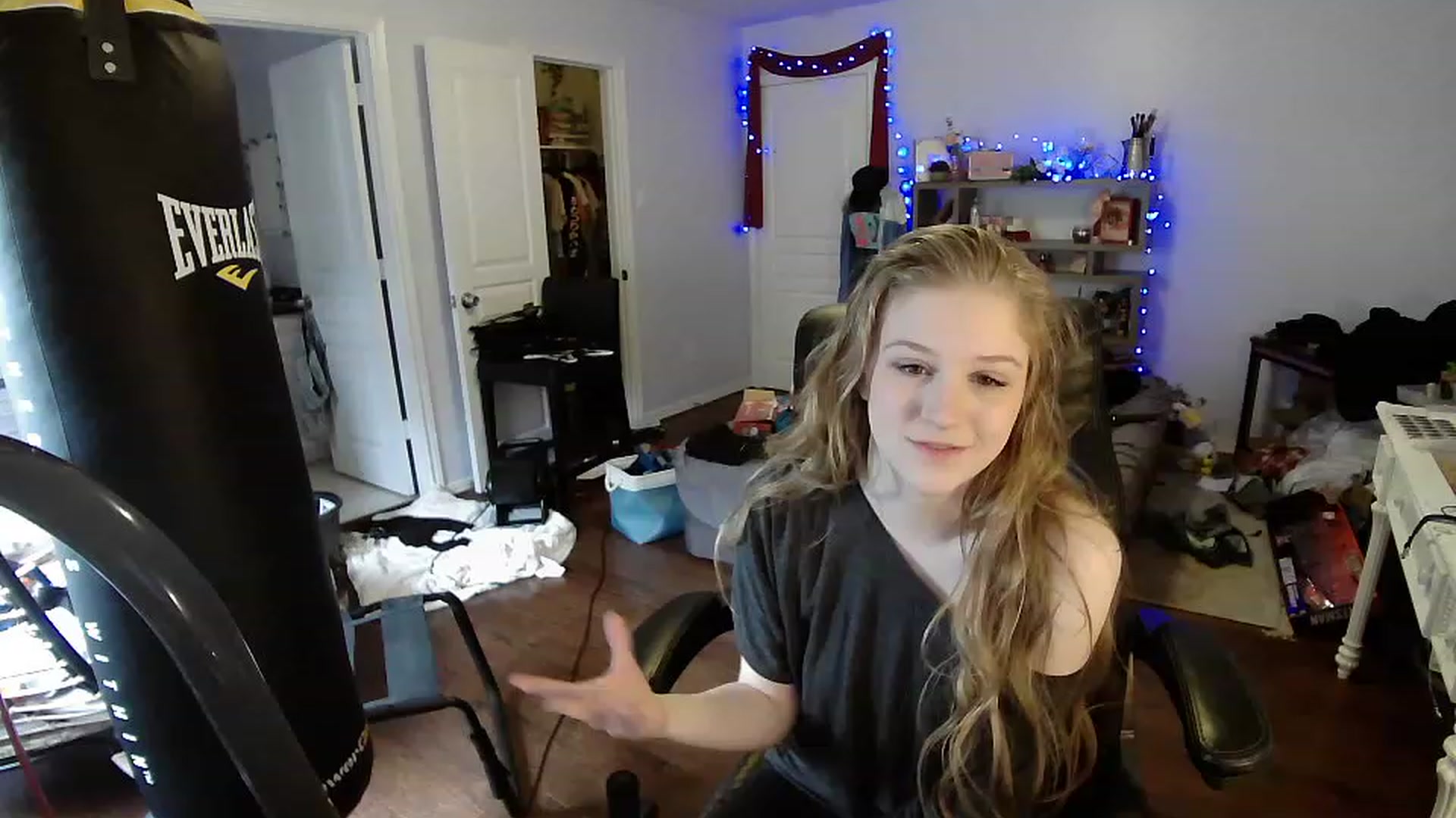 Gallery image thumbnail from Bunnydathug's myfreecams stream on, 04/14/2023, 16:34 image 12 of 20