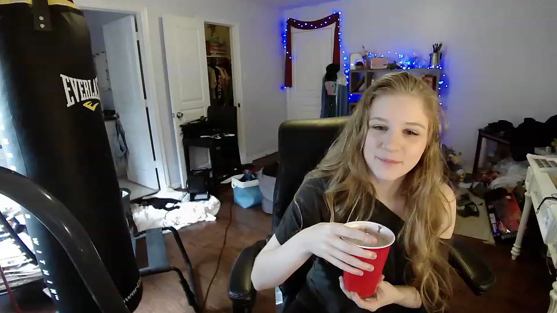 Gallery image thumbnail from Bunnydathug's myfreecams stream on, 04/14/2023, 16:34 image 18 of 20