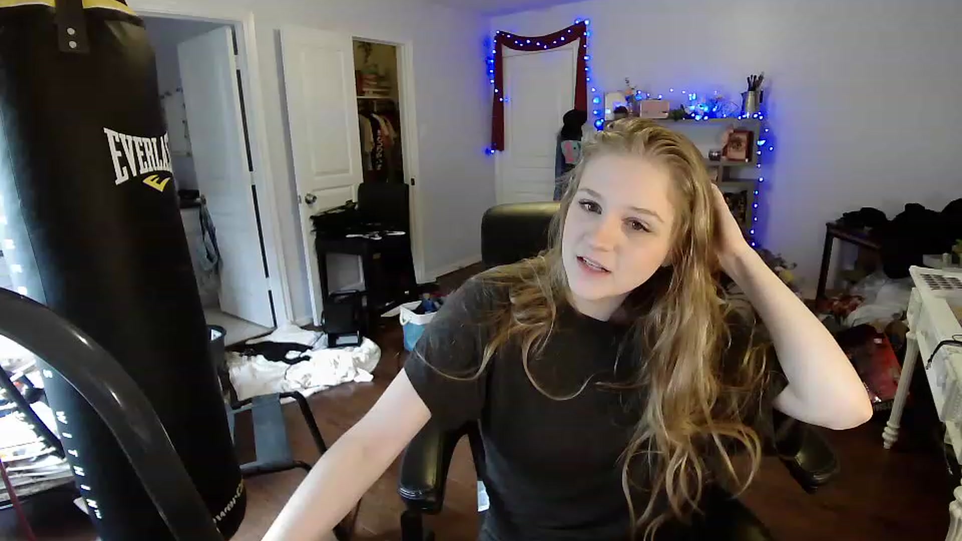 Gallery image thumbnail from Bunnydathug's myfreecams stream on, 04/14/2023, 16:34 image 10 of 20
