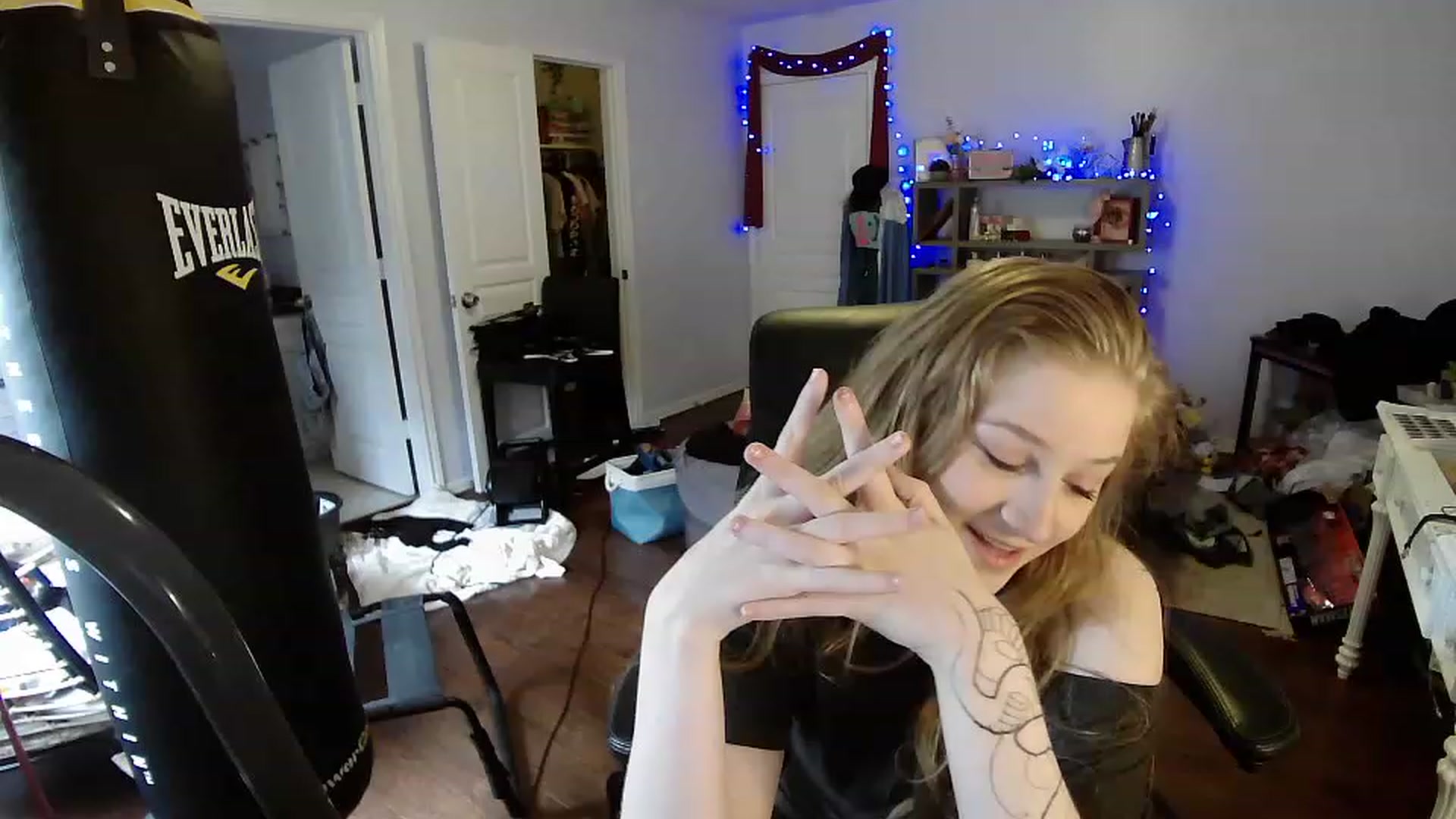 Gallery image thumbnail from Bunnydathug's myfreecams stream on, 04/14/2023, 16:34 image 15 of 20