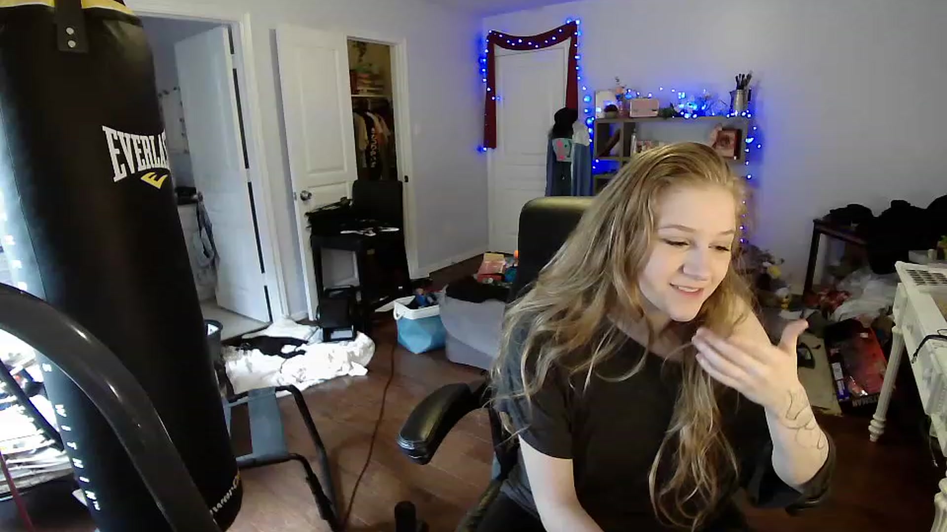 Gallery image thumbnail from Bunnydathug's myfreecams stream on, 04/14/2023, 16:34 image 14 of 20