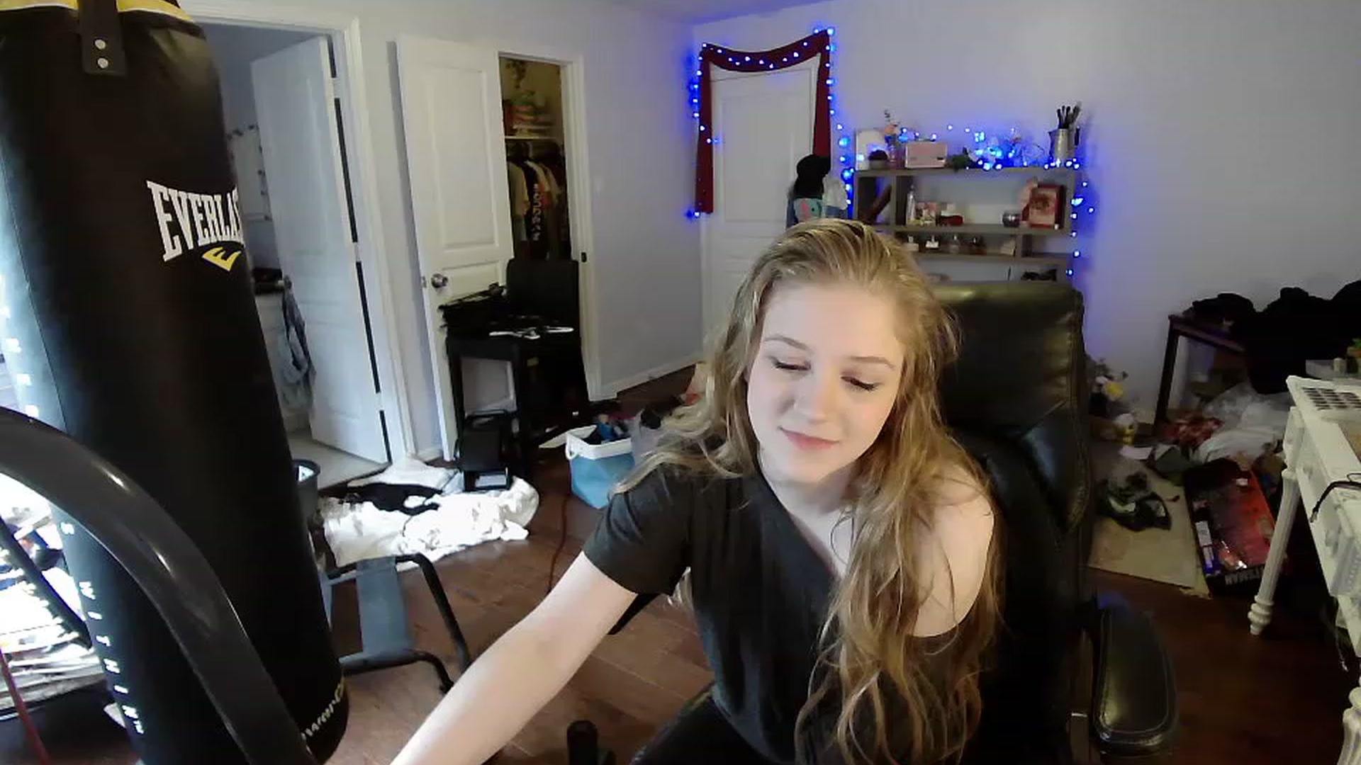 Gallery image thumbnail from Bunnydathug's myfreecams stream on, 04/14/2023, 16:34 image 13 of 20