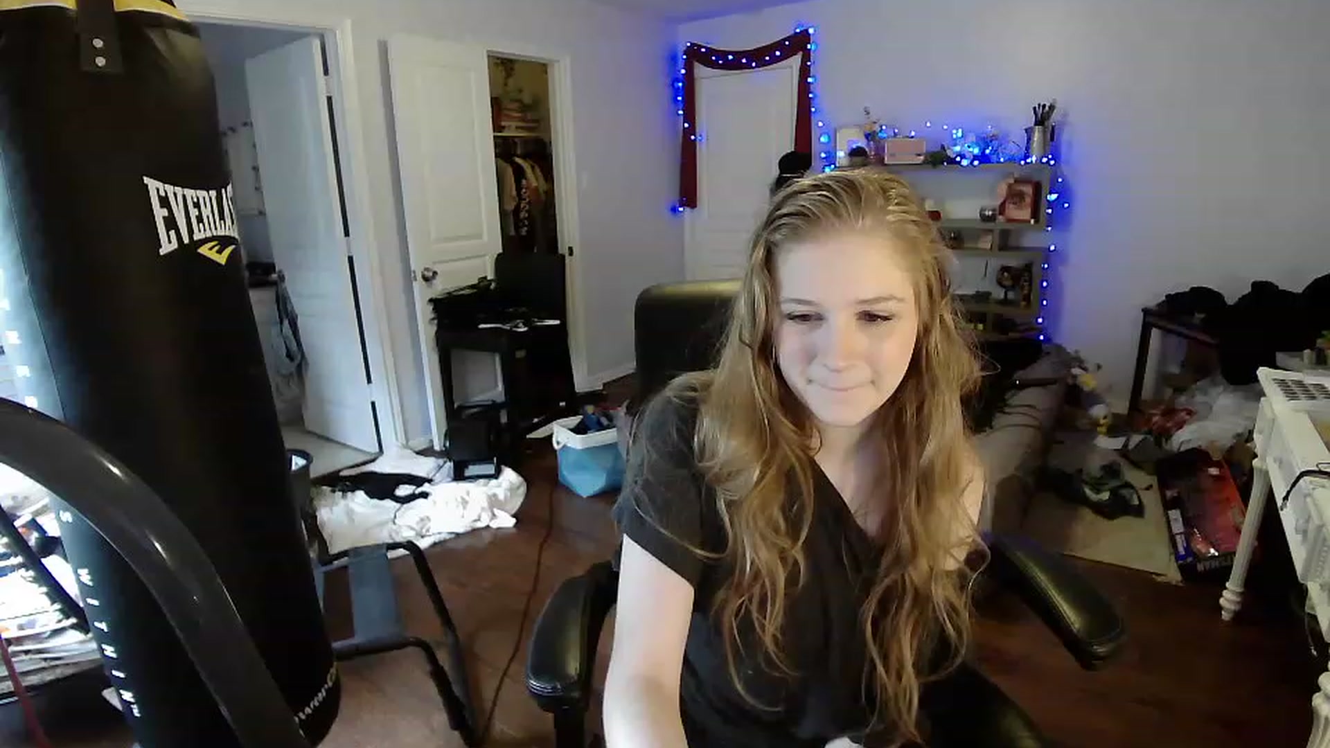 Gallery image thumbnail from Bunnydathug's myfreecams stream on, 04/14/2023, 16:34 image 7 of 20