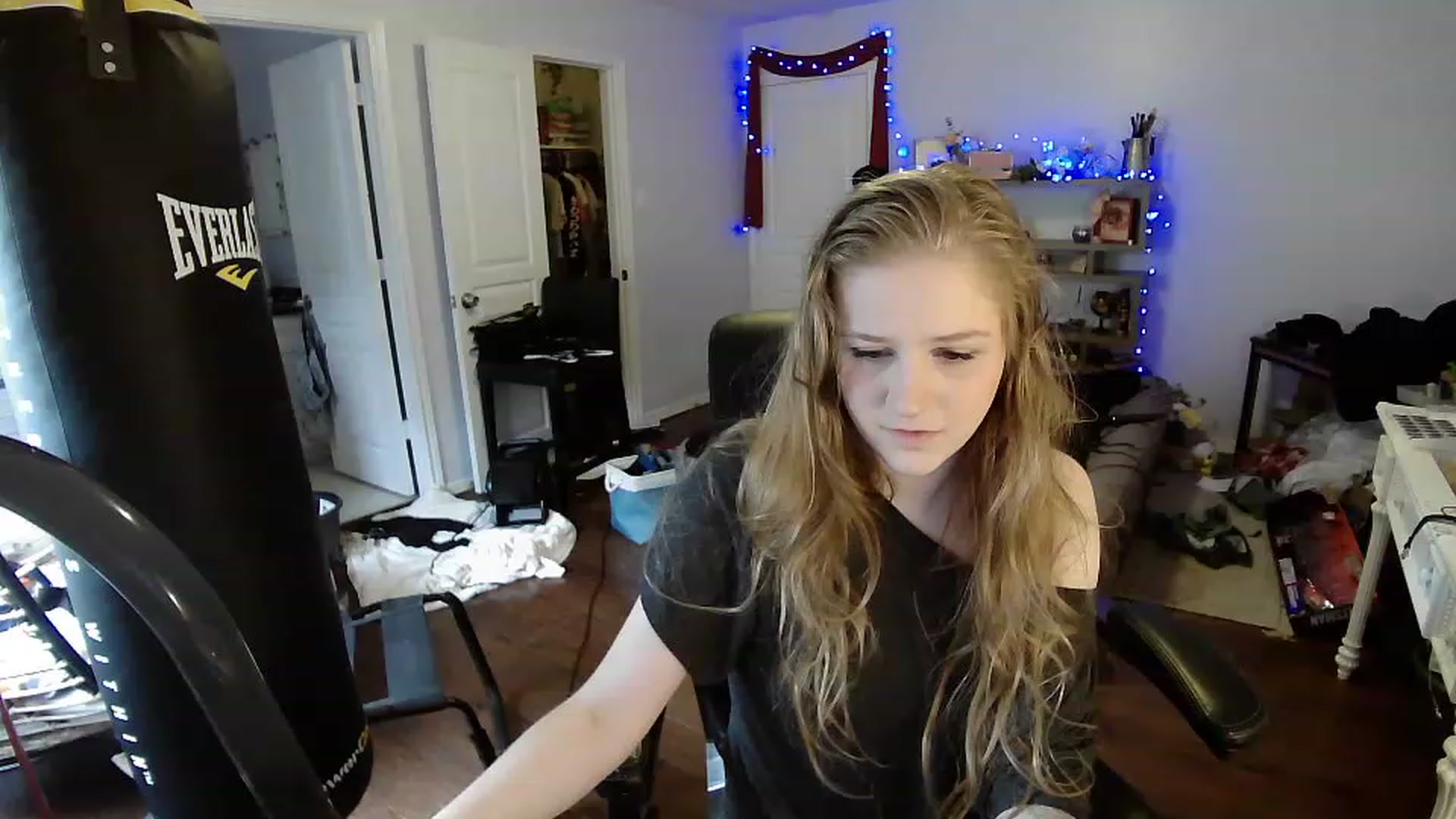Gallery image thumbnail from Bunnydathug's myfreecams stream on, 04/14/2023, 16:34 image 9 of 20