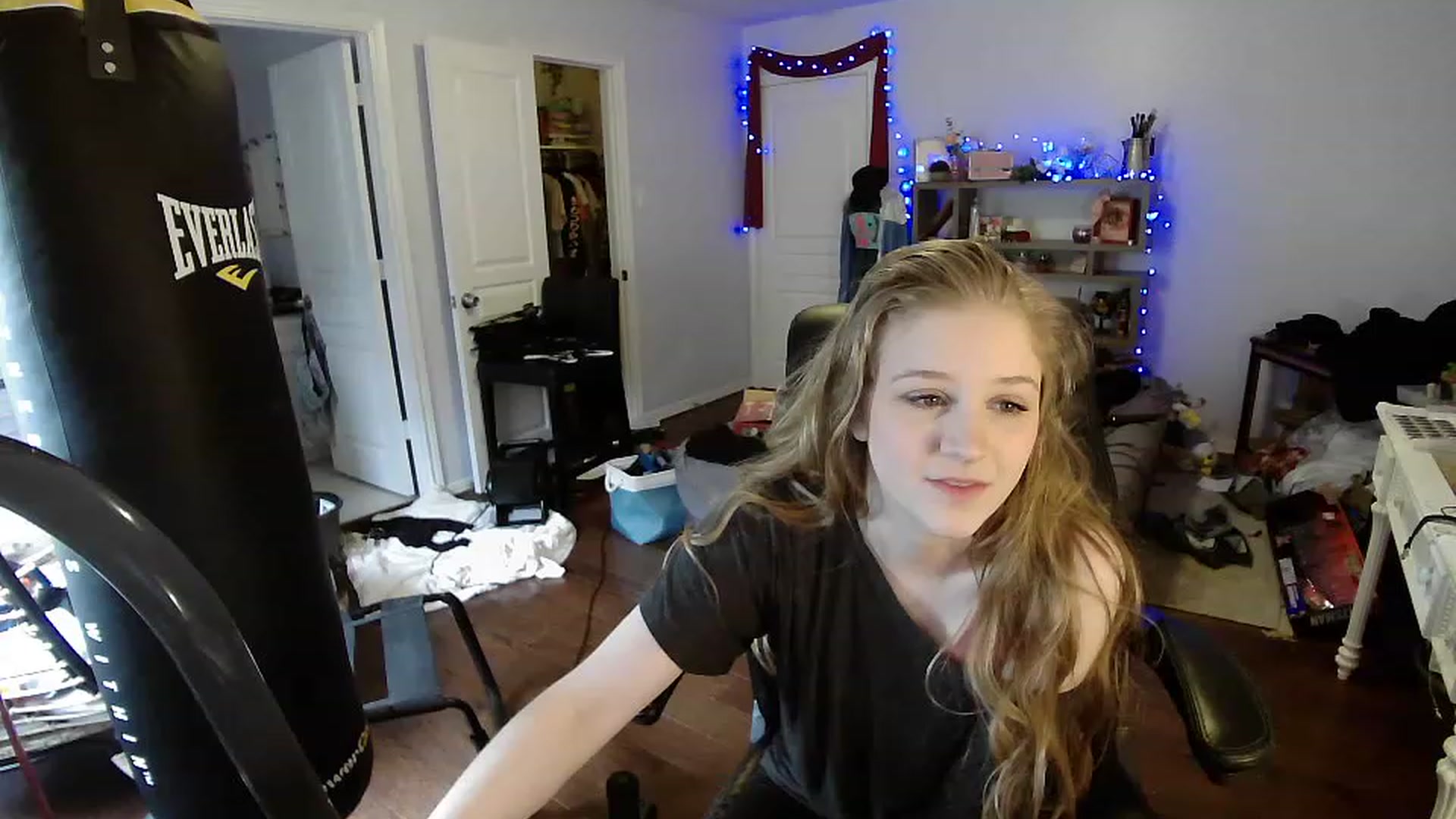 Gallery image thumbnail from Bunnydathug's myfreecams stream on, 04/14/2023, 16:34 image 11 of 20