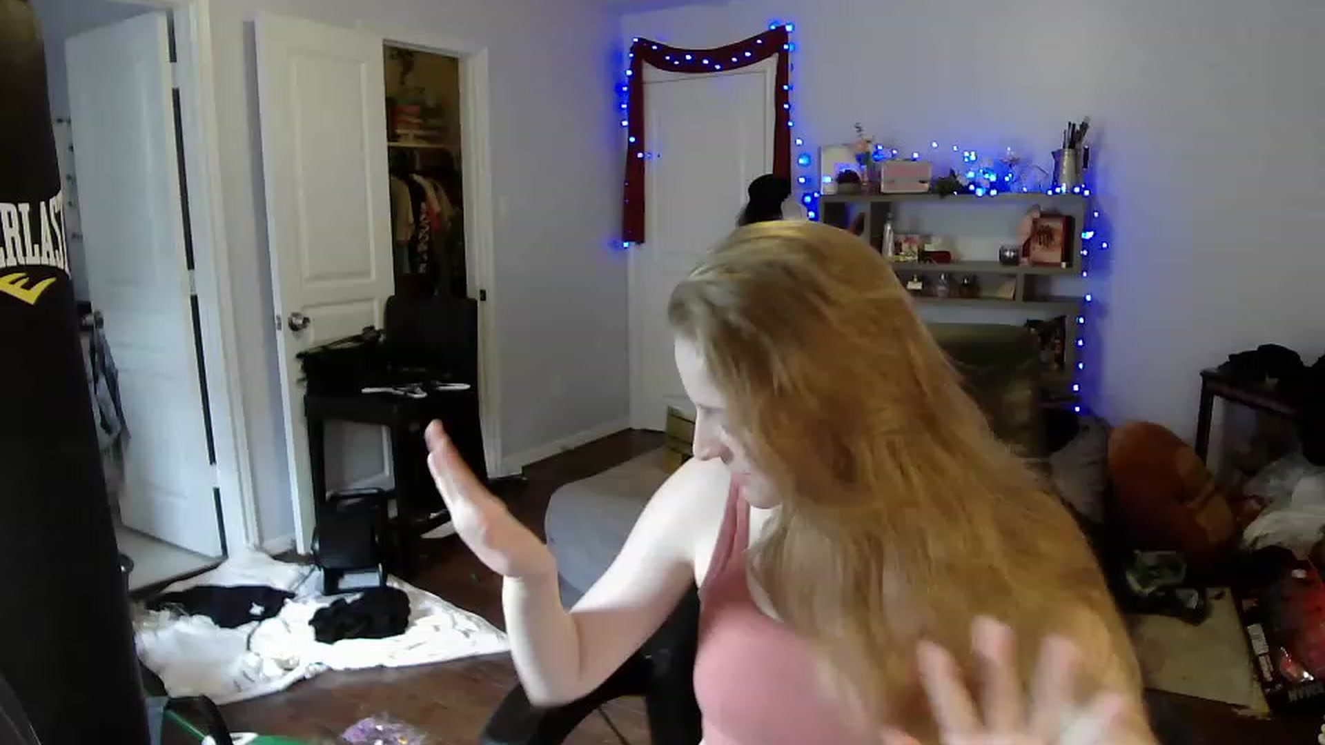 Gallery image thumbnail from Bunnydathug's myfreecams stream on, 04/14/2023, 20:00 image 15 of 20