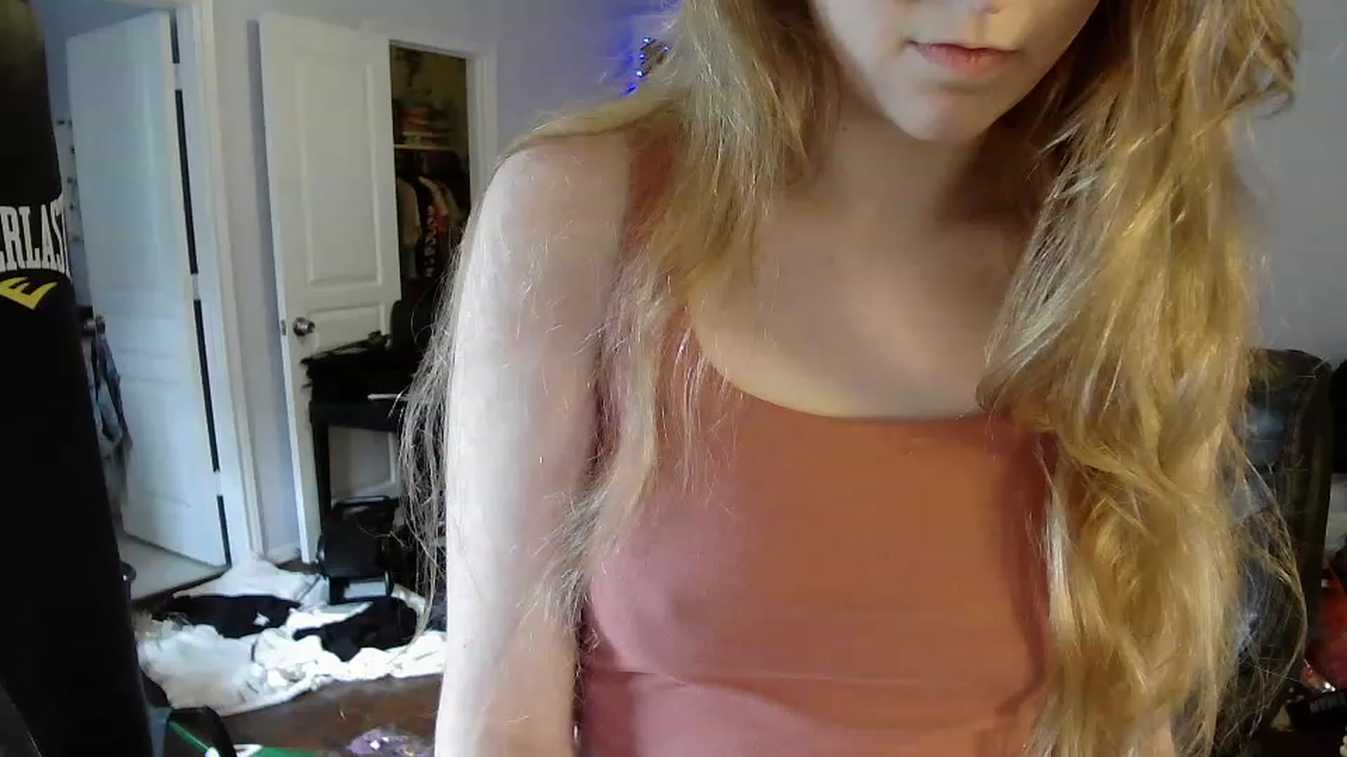 Gallery image thumbnail from Bunnydathug's myfreecams stream on, 04/14/2023, 20:00 image 20 of 20