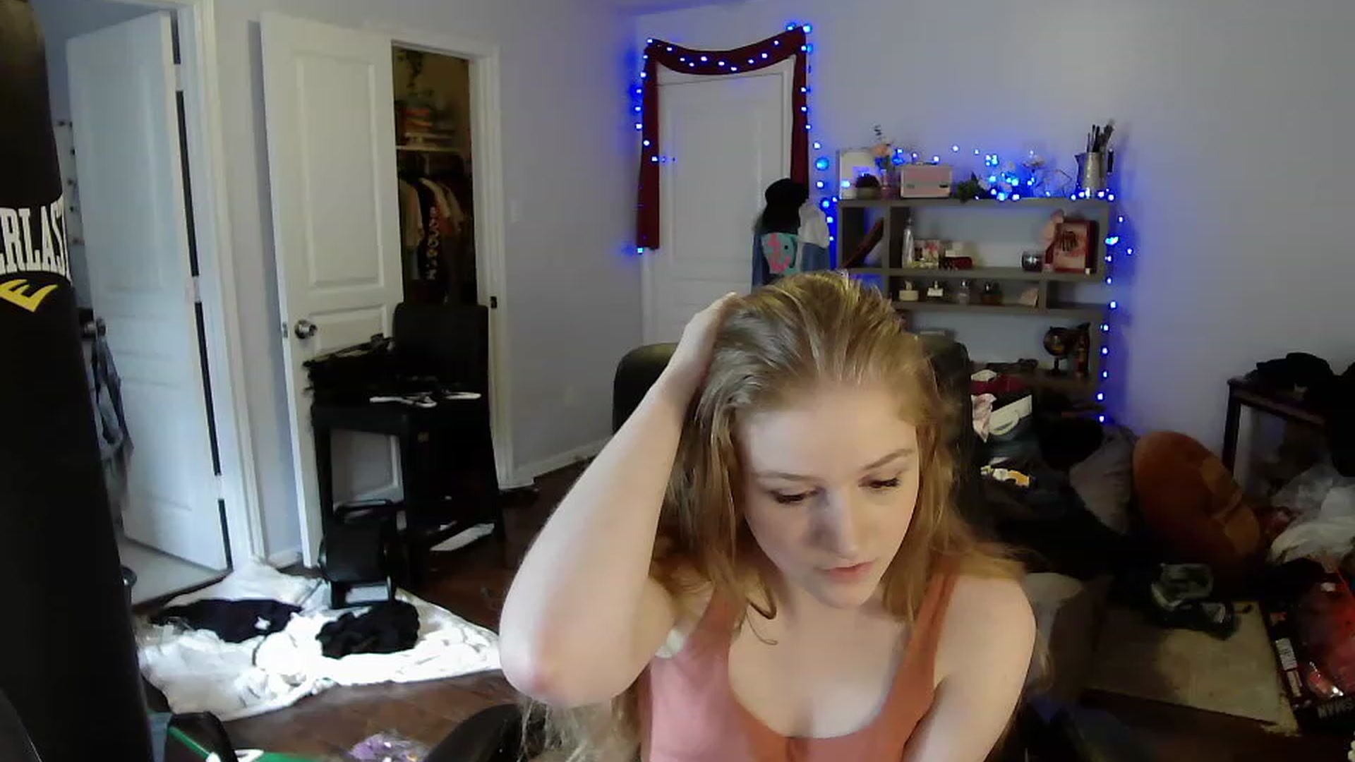 Gallery image thumbnail from Bunnydathug's myfreecams stream on, 04/14/2023, 20:00 image 11 of 20