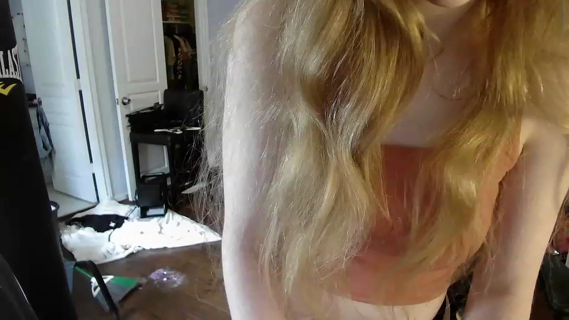 Gallery image thumbnail from Bunnydathug's myfreecams stream on, 04/14/2023, 20:00 image 5 of 20