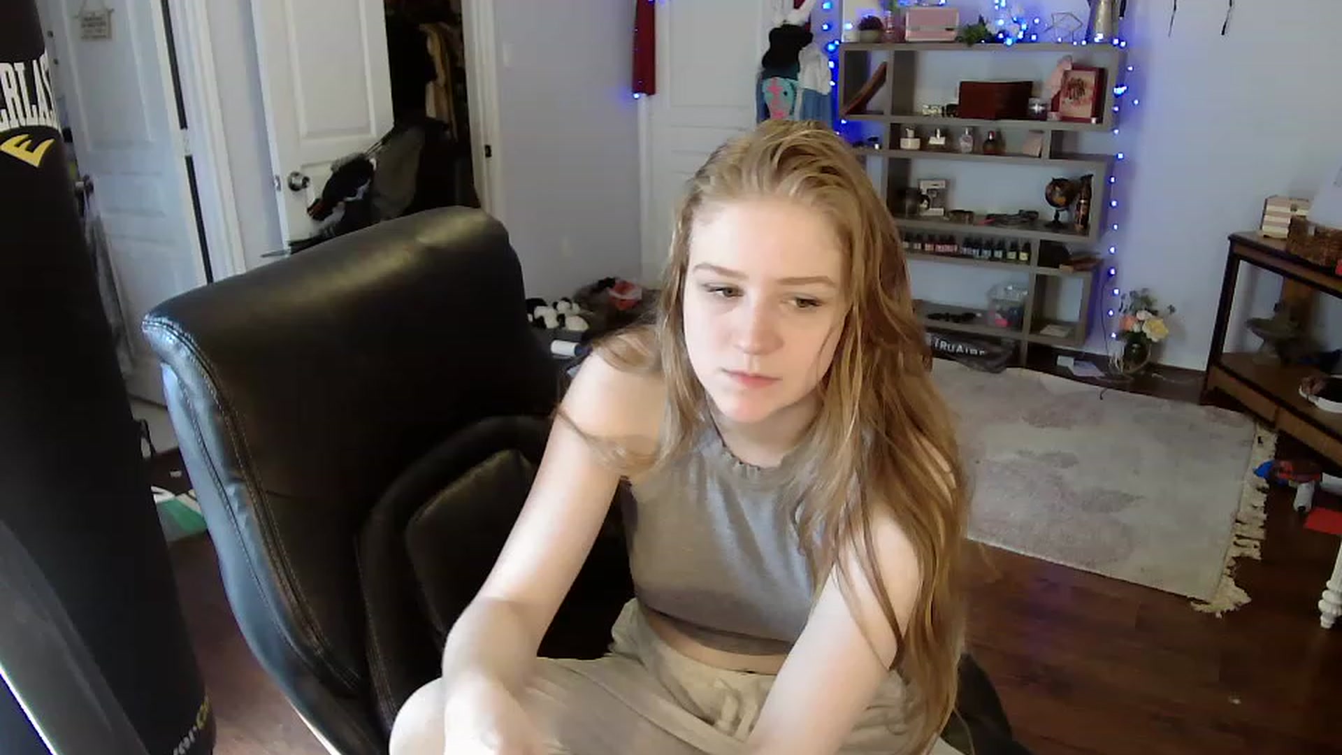 Gallery image thumbnail from Bunnydathug's myfreecams stream on, 04/15/2023, 16:00 image 19 of 20