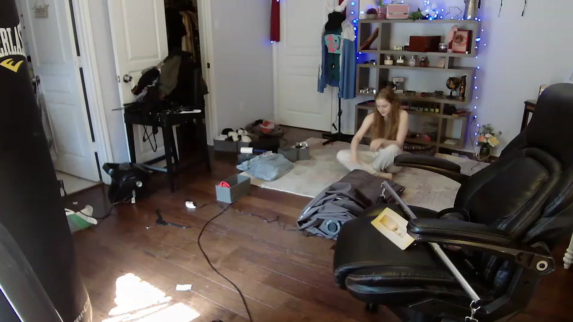 Gallery image thumbnail from Bunnydathug's myfreecams stream on, 04/15/2023, 16:00 image 8 of 20