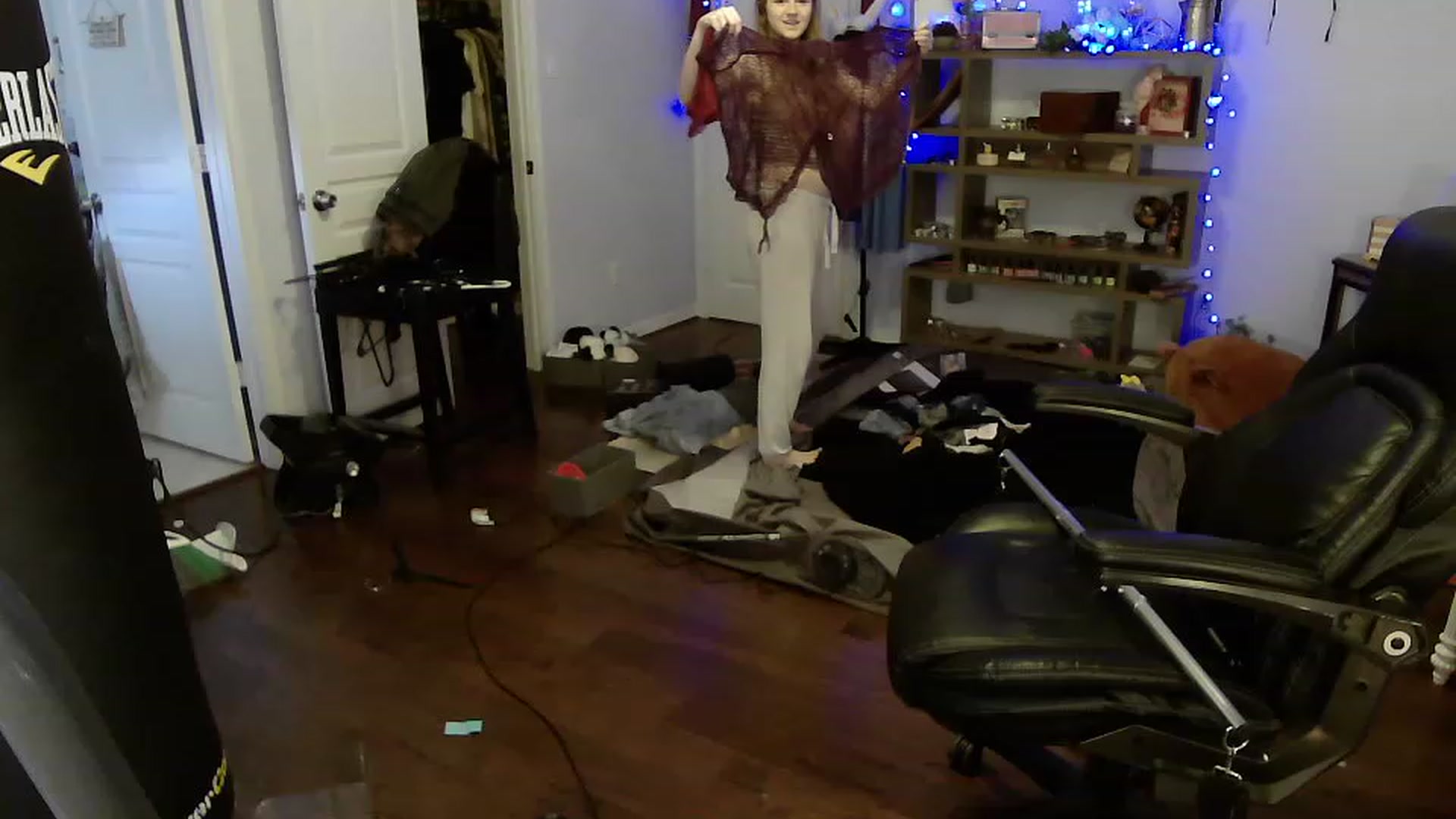 Gallery image thumbnail from Bunnydathug's myfreecams stream on, 04/15/2023, 16:00 image 1 of 20