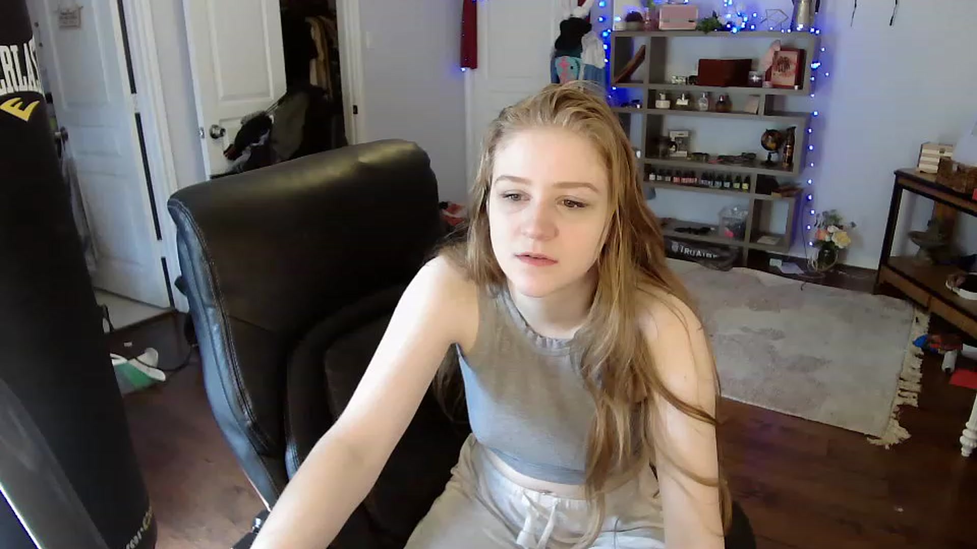Gallery image thumbnail from Bunnydathug's myfreecams stream on, 04/15/2023, 16:00 image 18 of 20