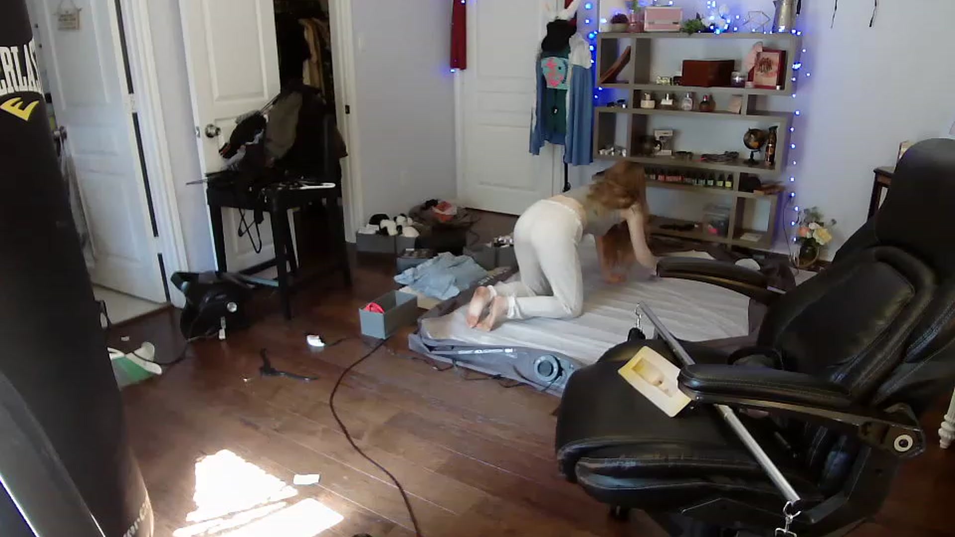 Gallery image thumbnail from Bunnydathug's myfreecams stream on, 04/15/2023, 16:00 image 7 of 20