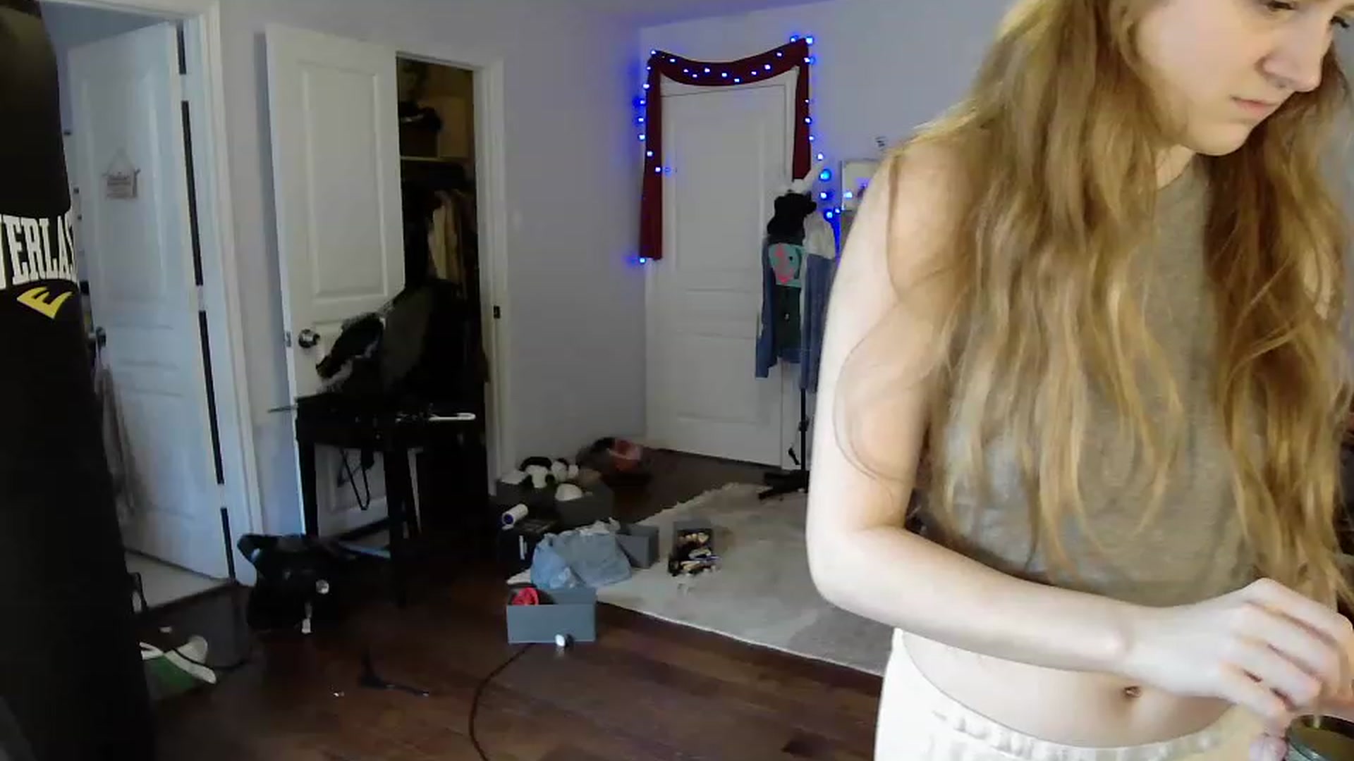 Gallery image thumbnail from Bunnydathug's myfreecams stream on, 04/15/2023, 18:01 image 7 of 20