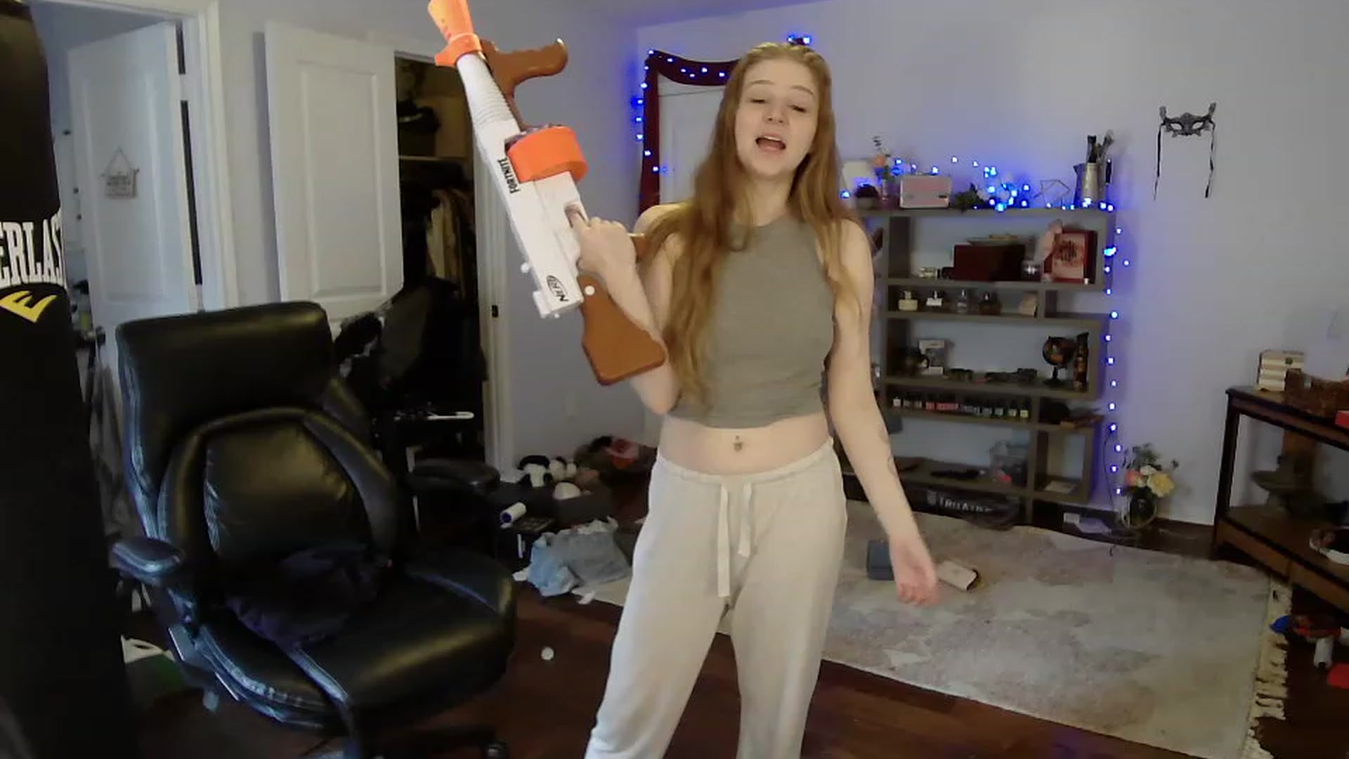 Gallery image thumbnail from Bunnydathug's myfreecams stream on, 04/15/2023, 18:01 image 10 of 20