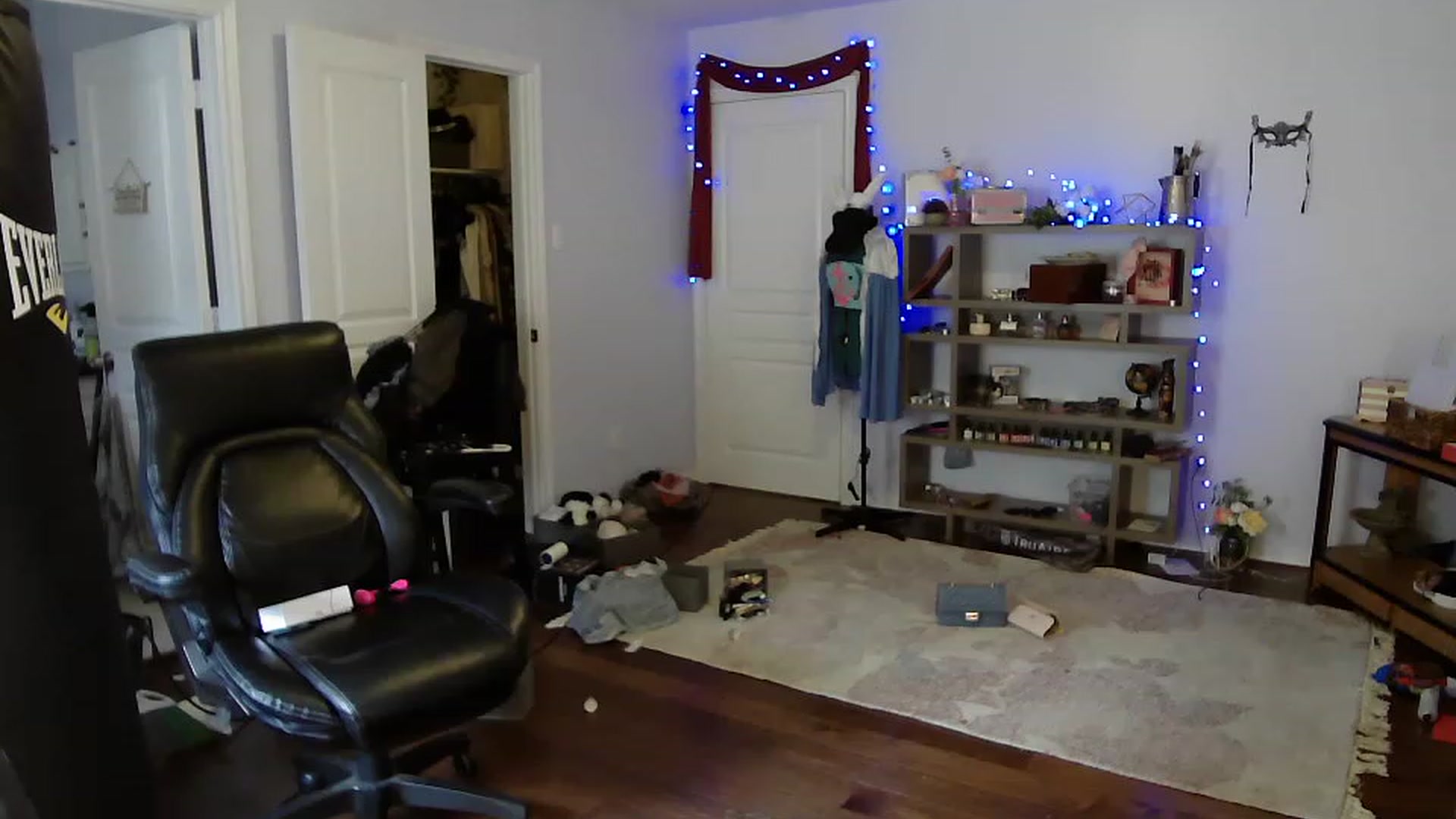 Gallery image thumbnail from Bunnydathug's myfreecams stream on, 04/15/2023, 18:01 image 13 of 20