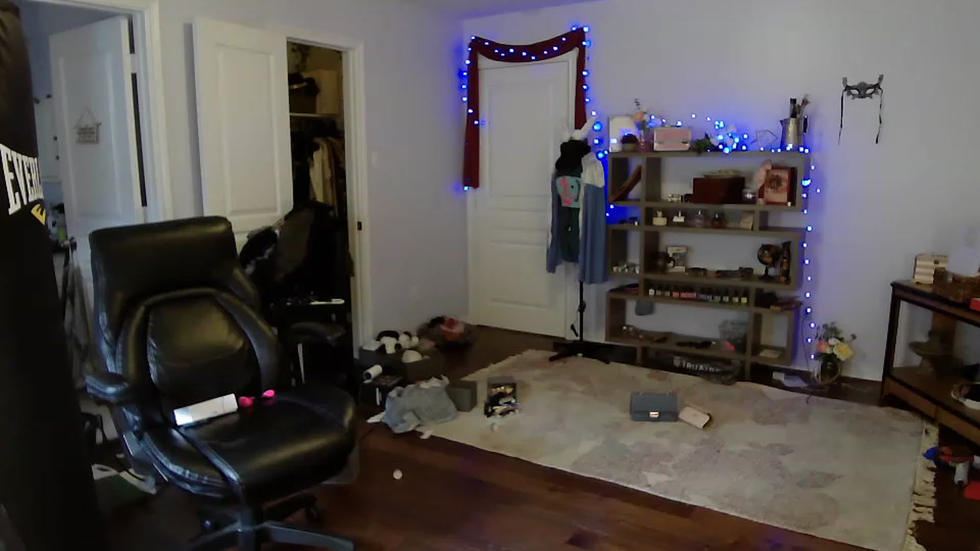 Gallery image thumbnail from Bunnydathug's myfreecams stream on, 04/15/2023, 18:01 image 14 of 20