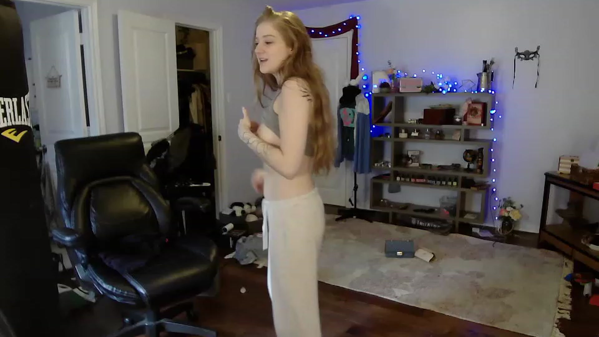 Gallery image thumbnail from Bunnydathug's myfreecams stream on, 04/15/2023, 18:01 image 11 of 20