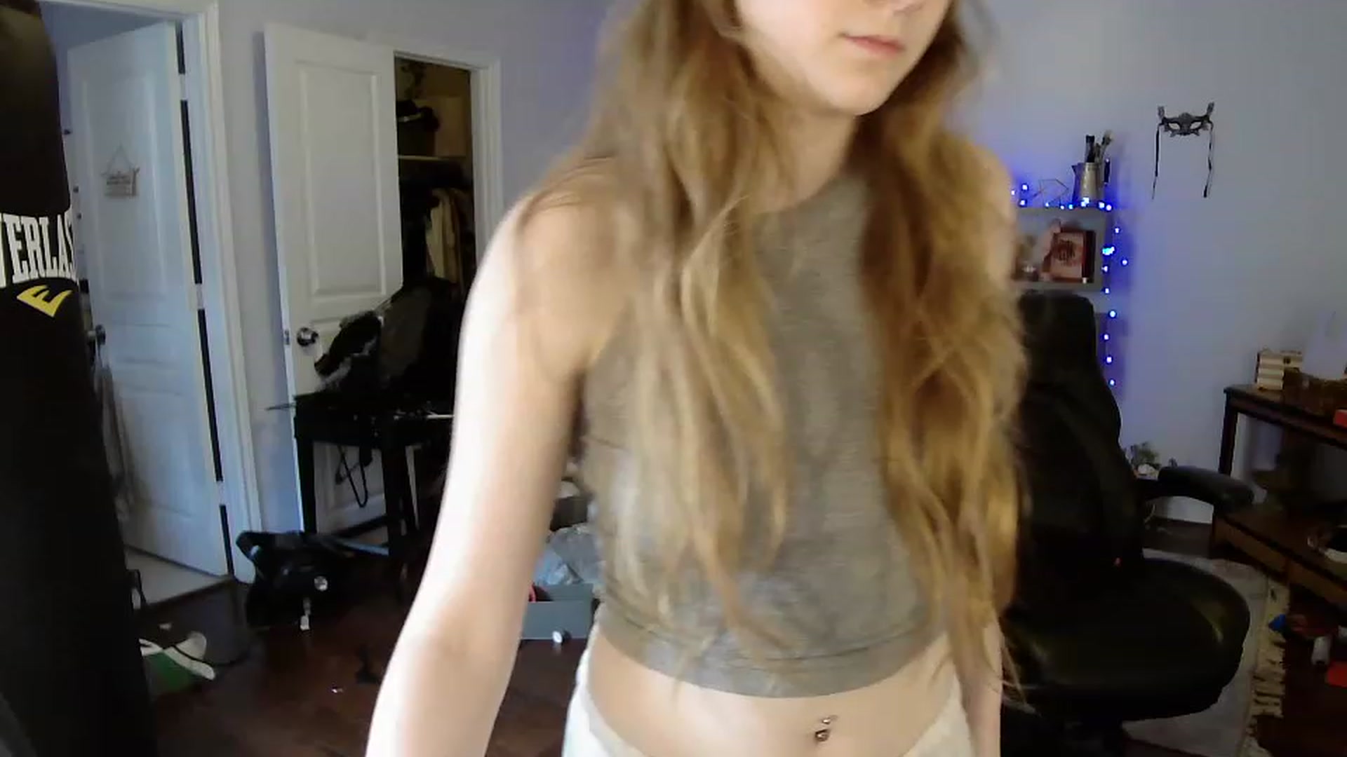 Gallery image thumbnail from Bunnydathug's myfreecams stream on, 04/15/2023, 18:01 image 8 of 20
