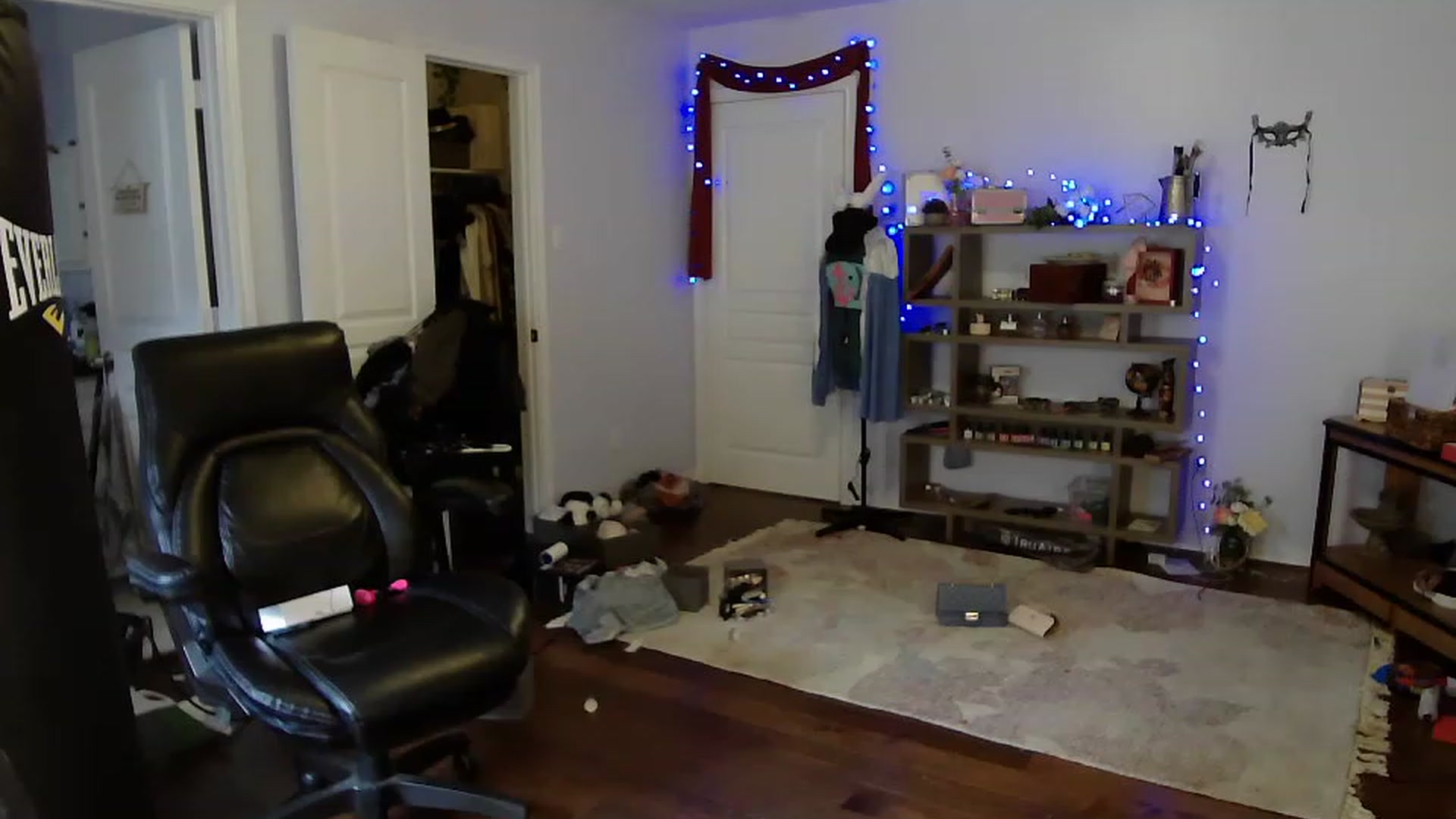 Gallery image thumbnail from Bunnydathug's myfreecams stream on, 04/15/2023, 18:01 image 16 of 20