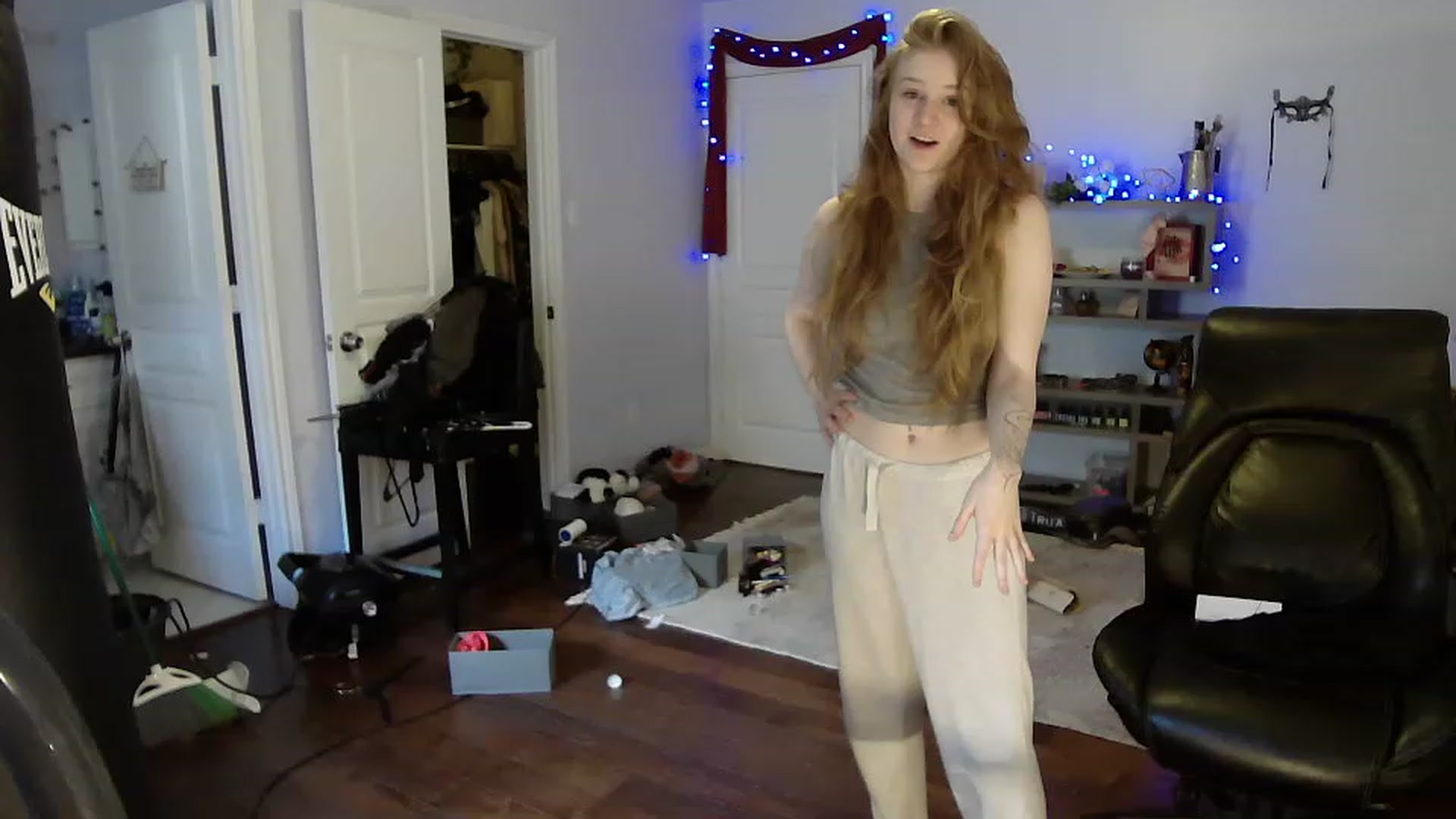 Gallery image thumbnail from Bunnydathug's myfreecams stream on, 04/15/2023, 19:43 image 5 of 20