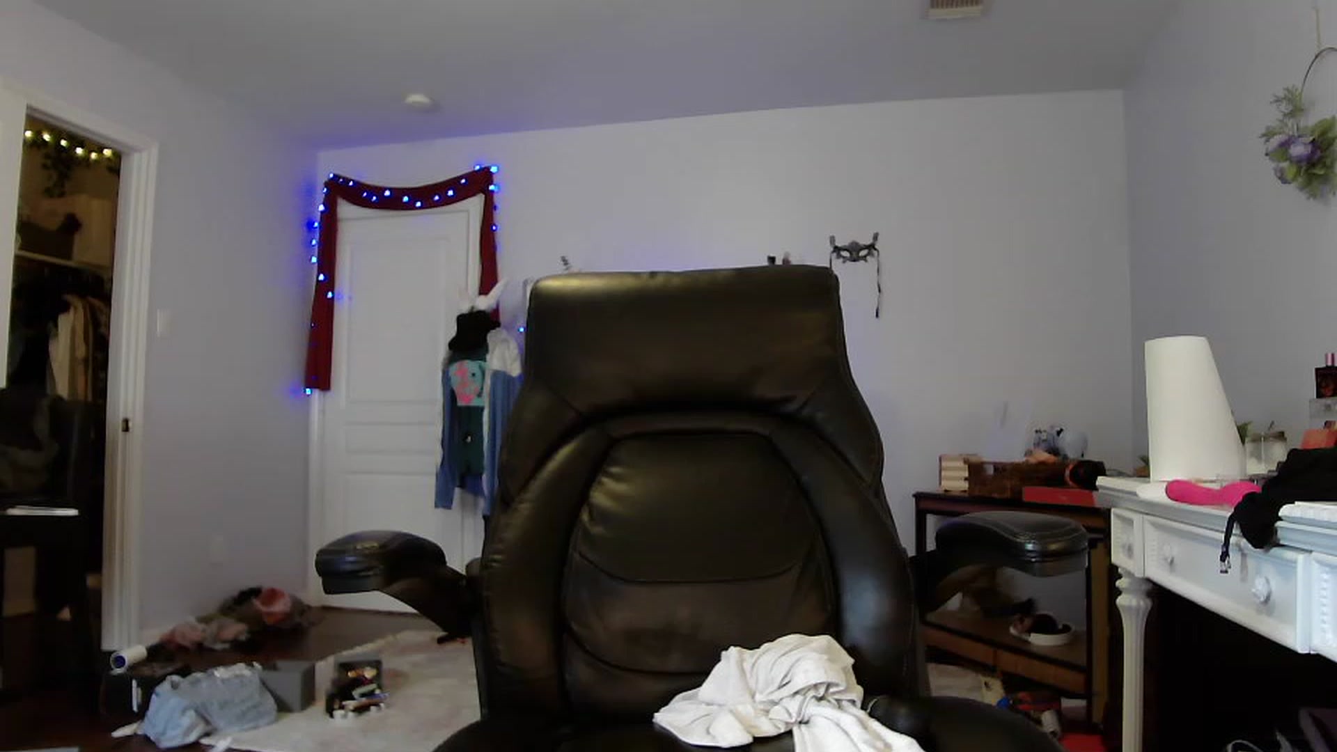 Gallery image thumbnail from Bunnydathug's myfreecams stream on, 04/15/2023, 20:51 image 6 of 20