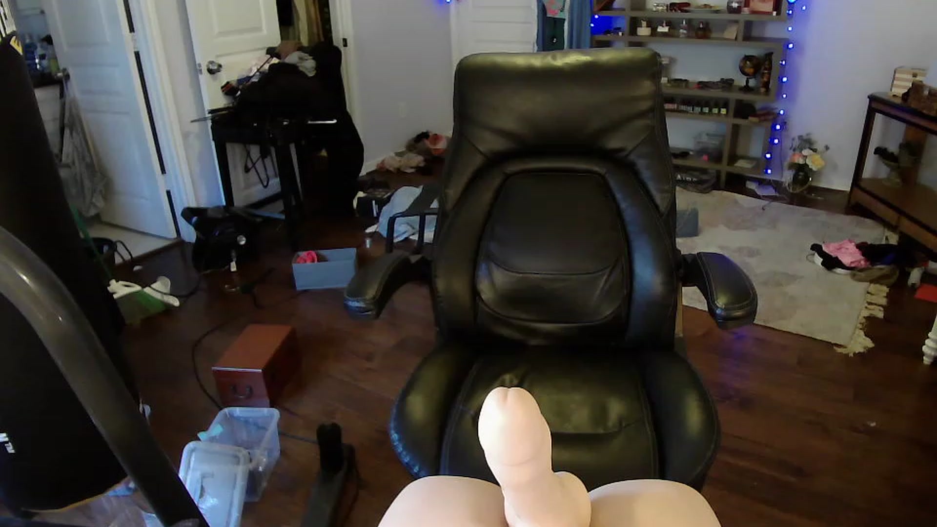 Gallery image thumbnail from Bunnydathug's myfreecams stream on, 04/16/2023, 17:37 image 10 of 20
