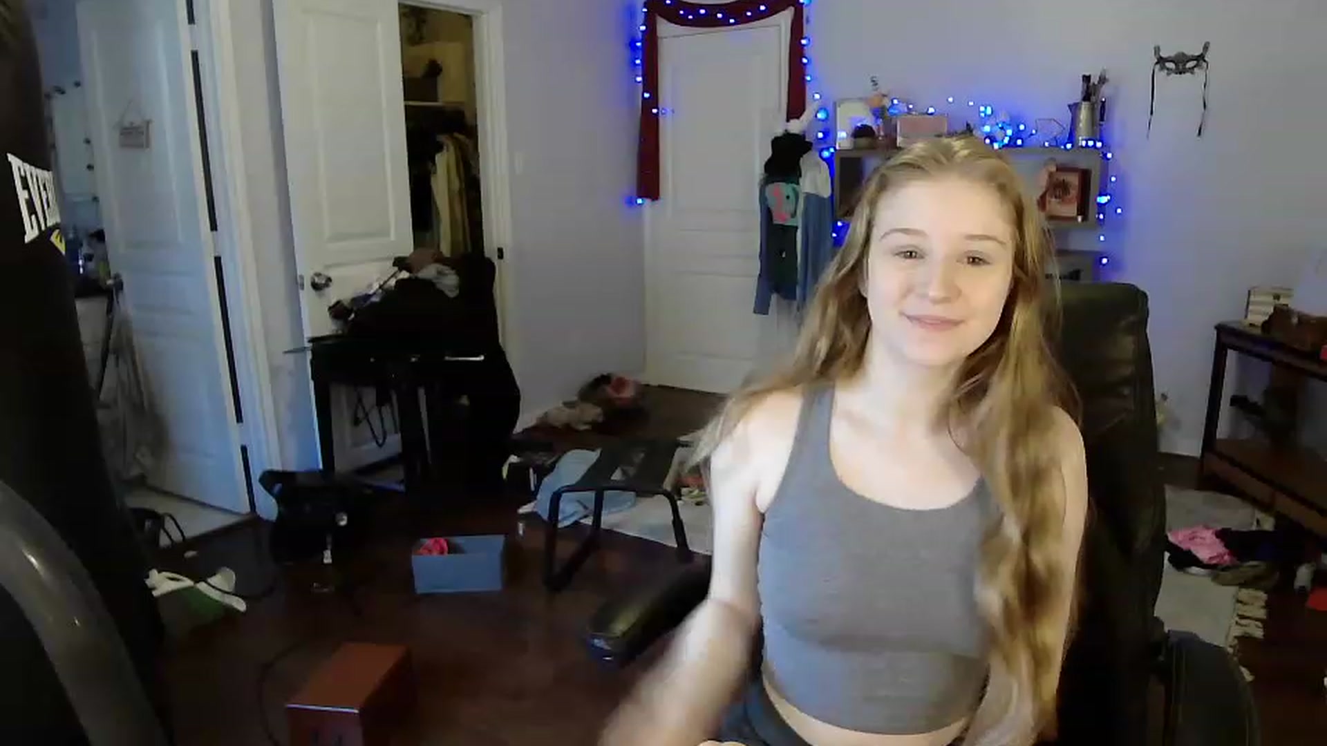 Gallery image thumbnail from Bunnydathug's myfreecams stream on, 04/16/2023, 17:37 image 16 of 20