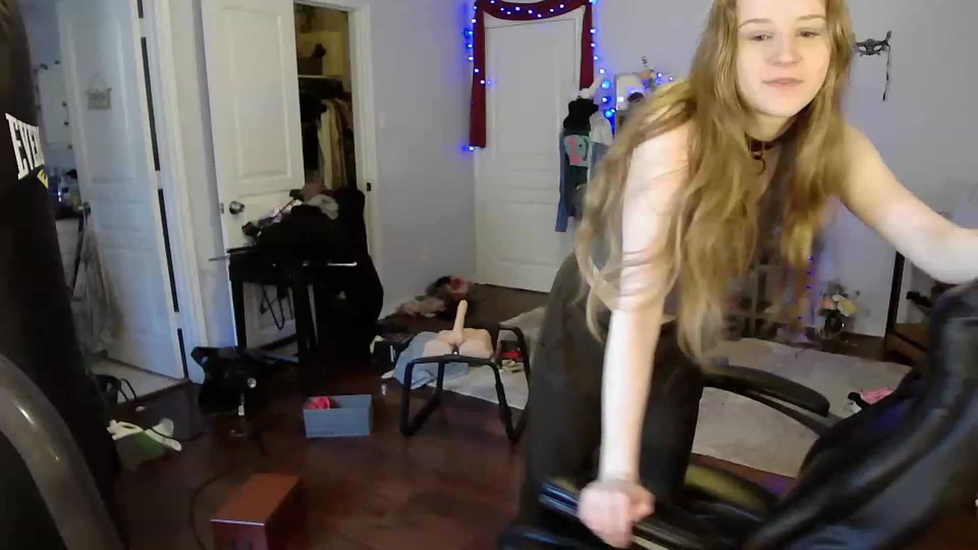 Gallery image thumbnail from Bunnydathug's myfreecams stream on, 04/16/2023, 17:37 image 17 of 20