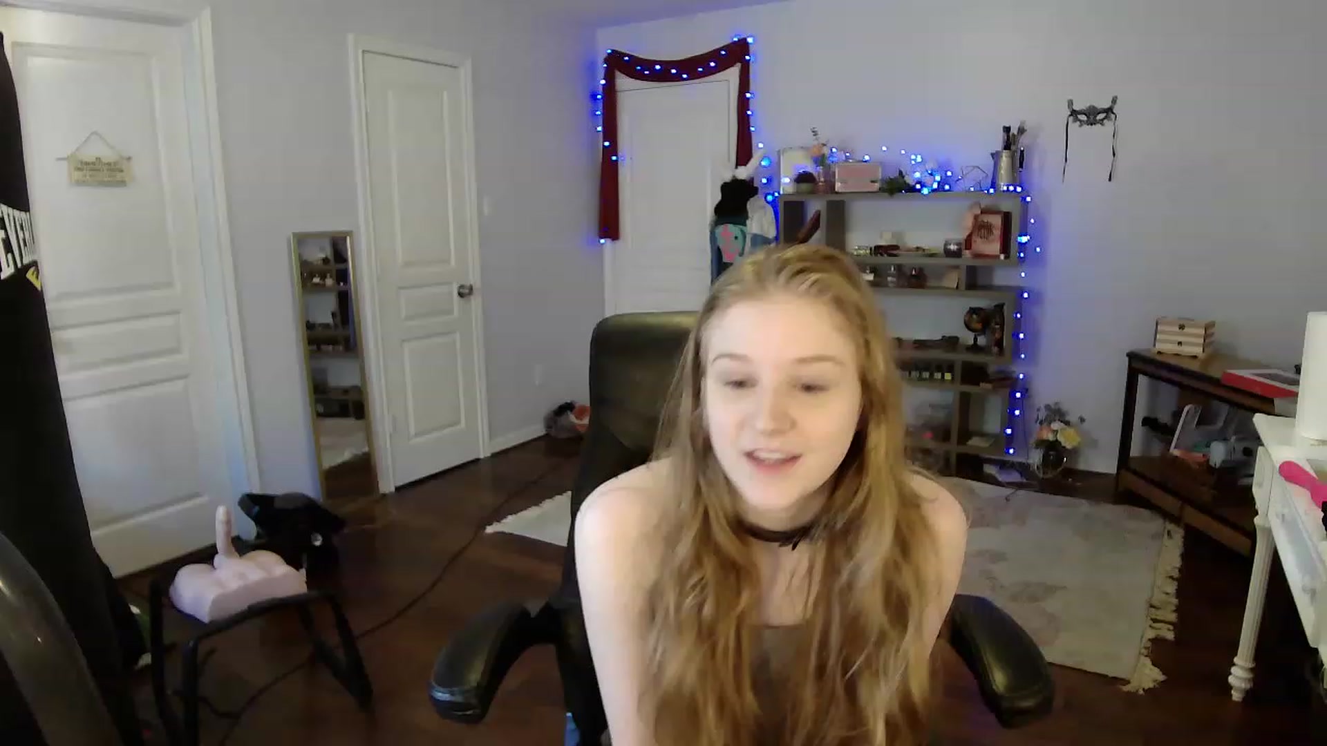 Gallery image thumbnail from Bunnydathug's myfreecams stream on, 04/16/2023, 20:36 image 15 of 20