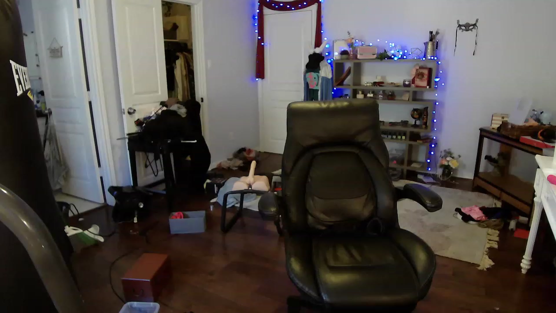Gallery image thumbnail from Bunnydathug's myfreecams stream on, 04/16/2023, 20:36 image 10 of 20