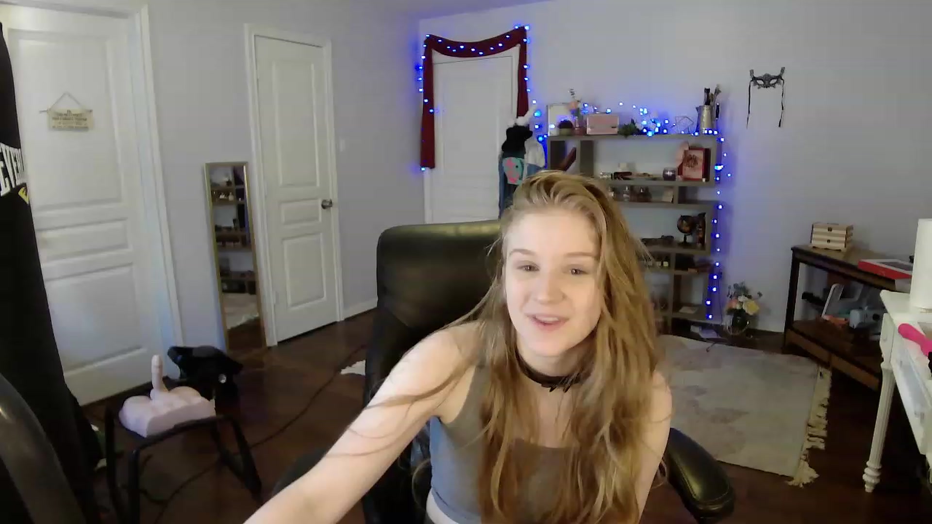 Gallery image thumbnail from Bunnydathug's myfreecams stream on, 04/16/2023, 20:36 image 16 of 20