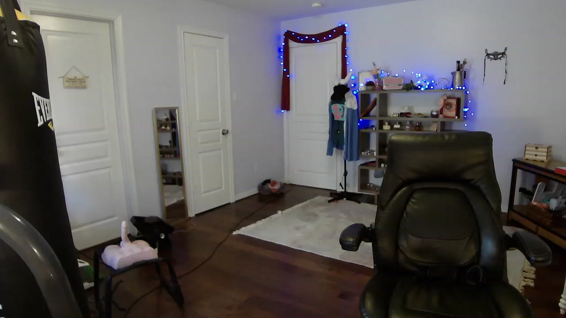 Gallery image thumbnail from Bunnydathug's myfreecams stream on, 04/16/2023, 20:36 image 18 of 20