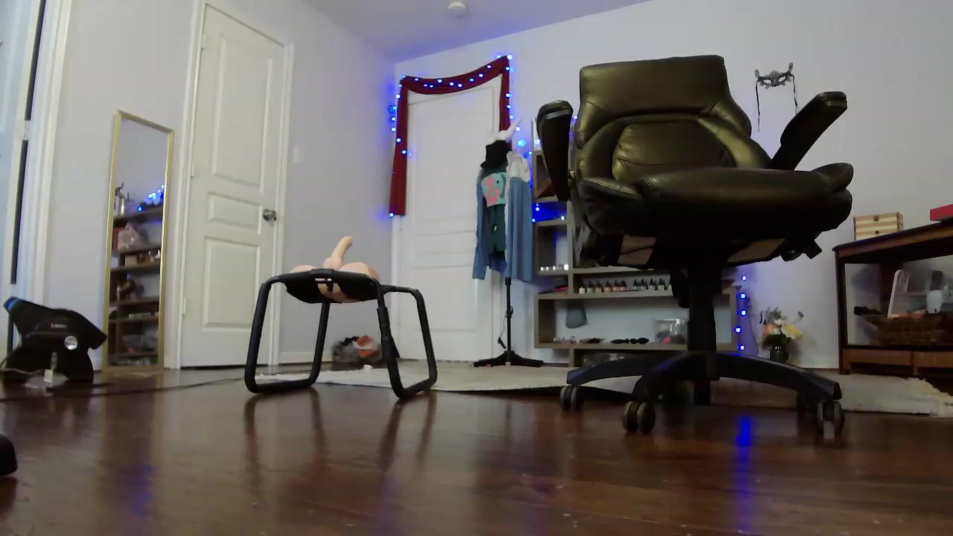 Gallery image thumbnail from Bunnydathug's myfreecams stream on, 04/16/2023, 20:36 image 12 of 20