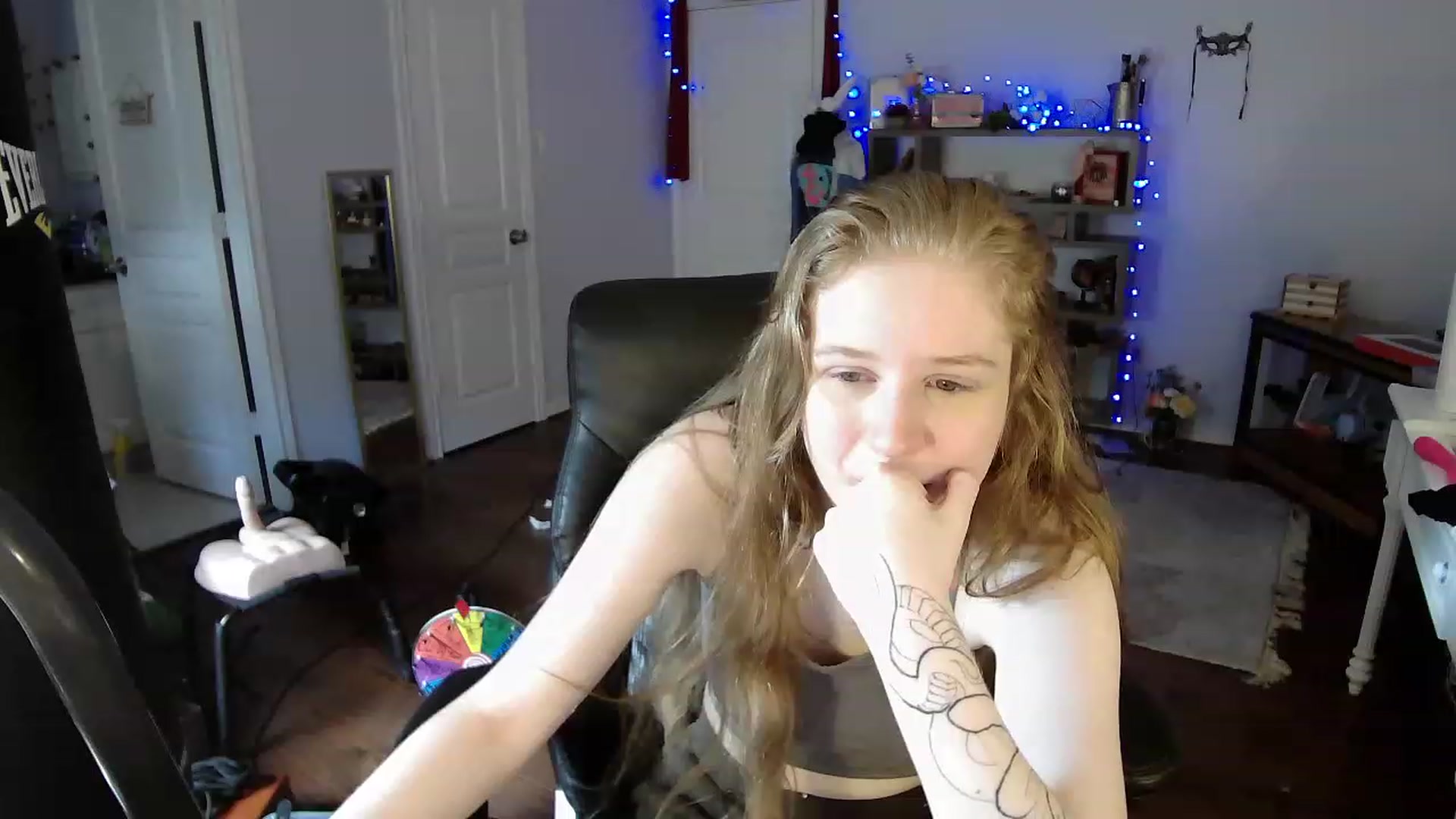 Gallery image thumbnail from Bunnydathug's myfreecams stream on, 04/17/2023, 16:43 image 13 of 20