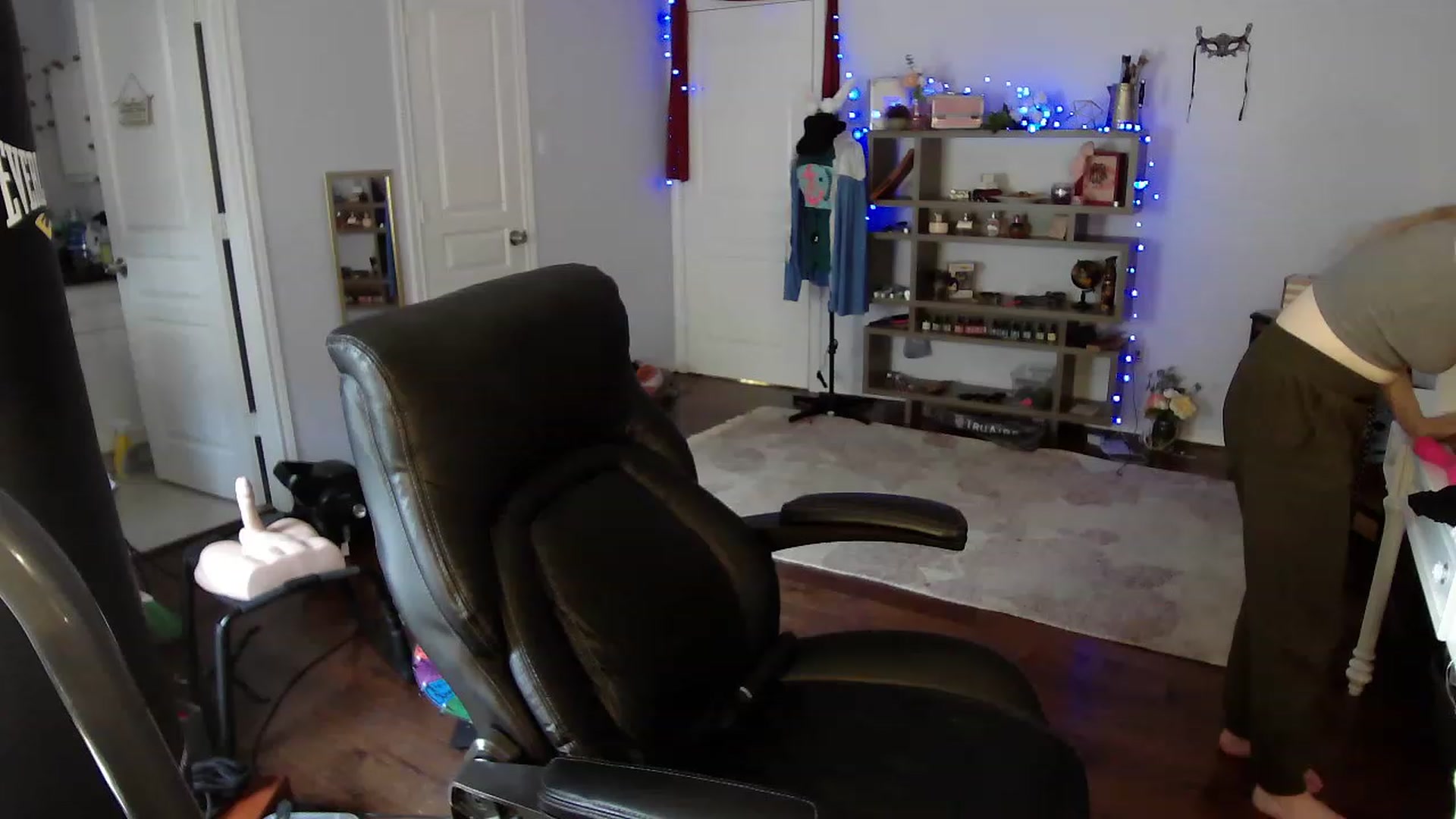 Gallery image thumbnail from Bunnydathug's myfreecams stream on, 04/17/2023, 16:43 image 20 of 20