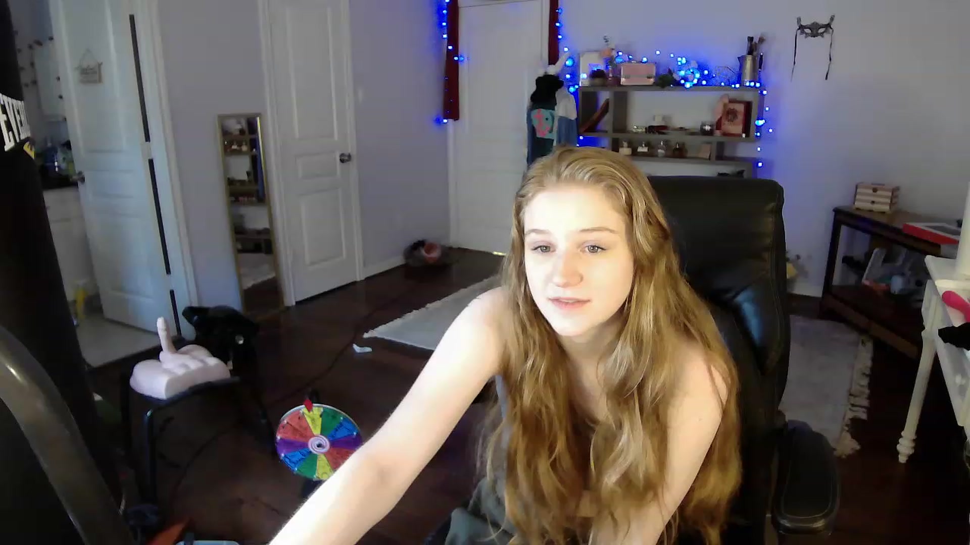 Gallery image thumbnail from Bunnydathug's myfreecams stream on, 04/17/2023, 17:28 image 3 of 20