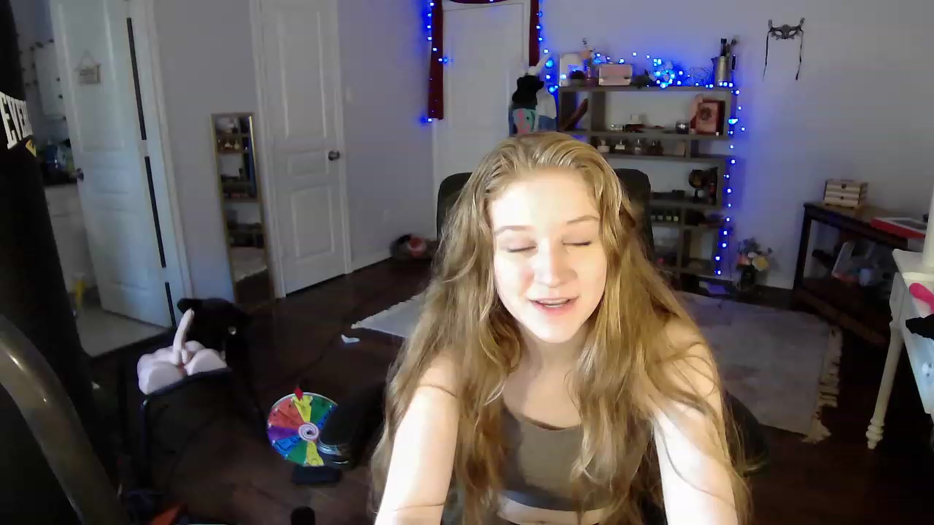 Gallery image thumbnail from Bunnydathug's myfreecams stream on, 04/17/2023, 17:28 image 19 of 20