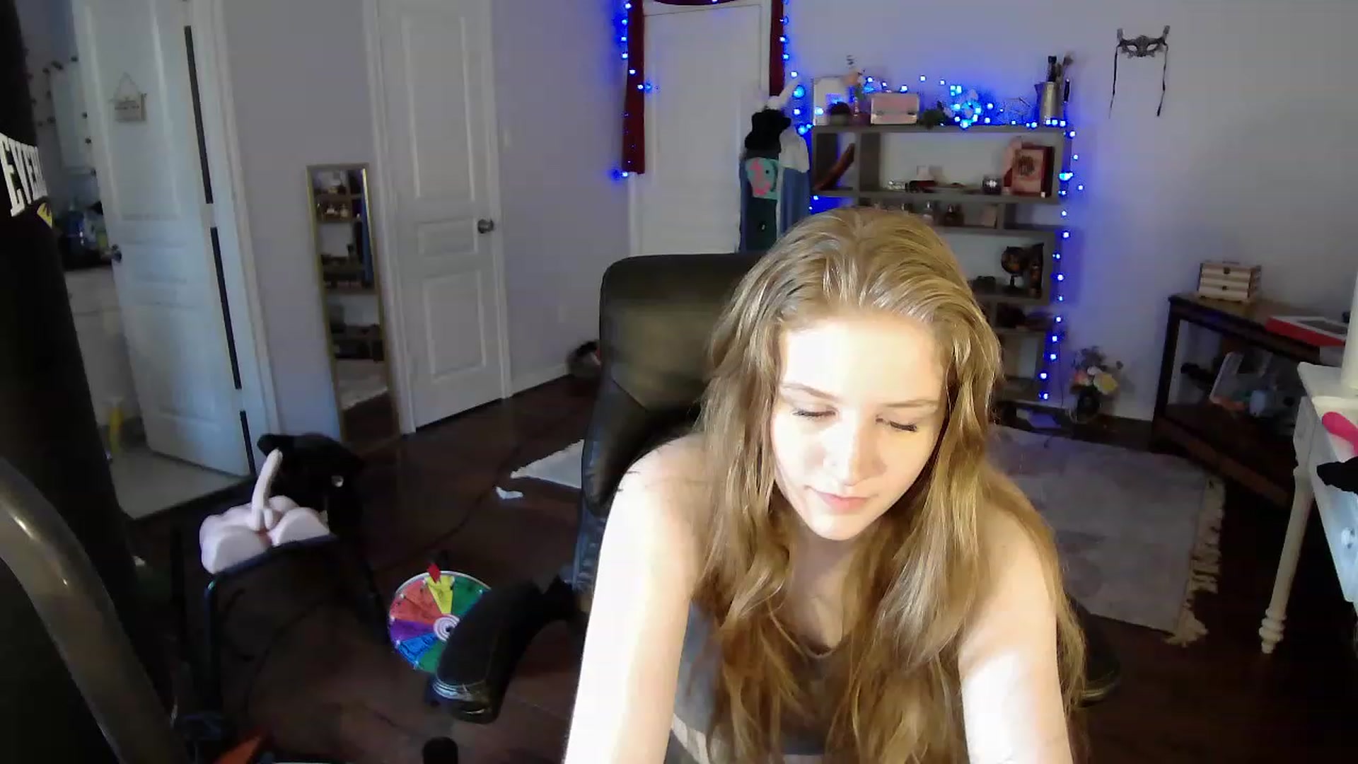 Gallery image thumbnail from Bunnydathug's myfreecams stream on, 04/17/2023, 17:28 image 13 of 20