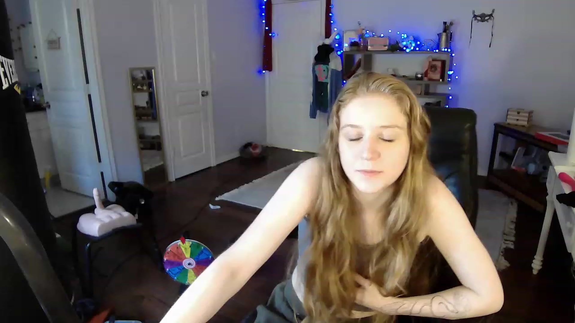Gallery image thumbnail from Bunnydathug's myfreecams stream on, 04/17/2023, 17:28 image 6 of 20